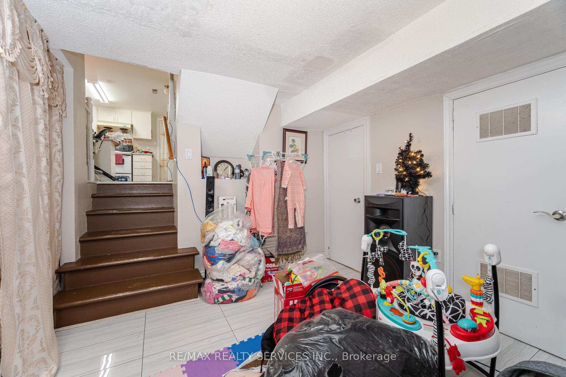 Photo 33 of 42 Abell Drive E, Brampton, Madoc — HOMEH