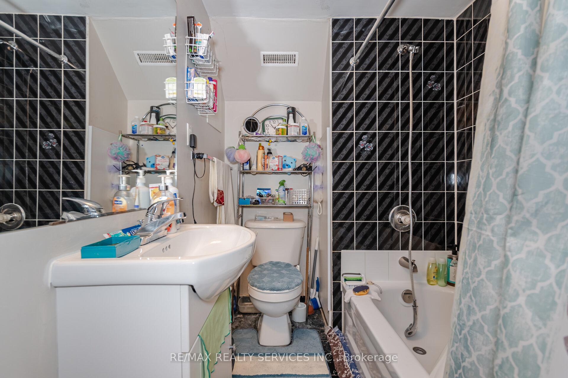 Photo 38 of 42 Abell Drive E, Brampton, Madoc — HOMEH