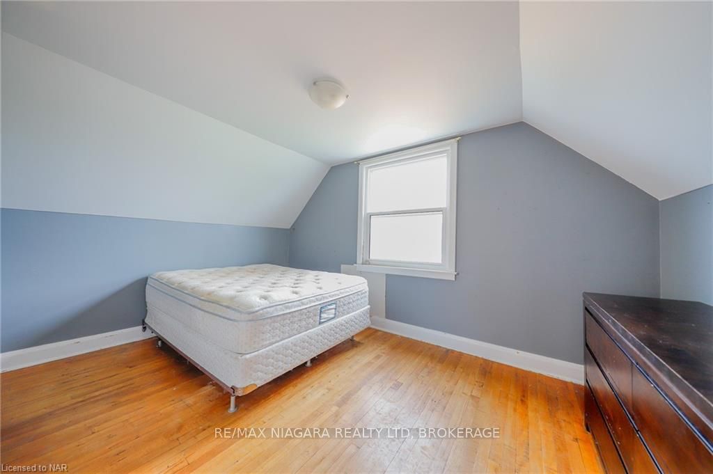 Photo 7 of 9 Beard Place, St. Catharines, E. Chester — HOMEH
