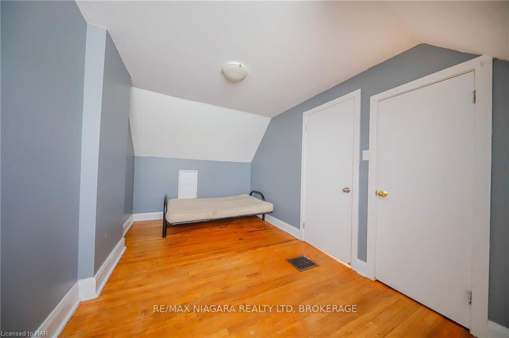 Photo 8 of 9 Beard Place, St. Catharines, E. Chester — HOMEH