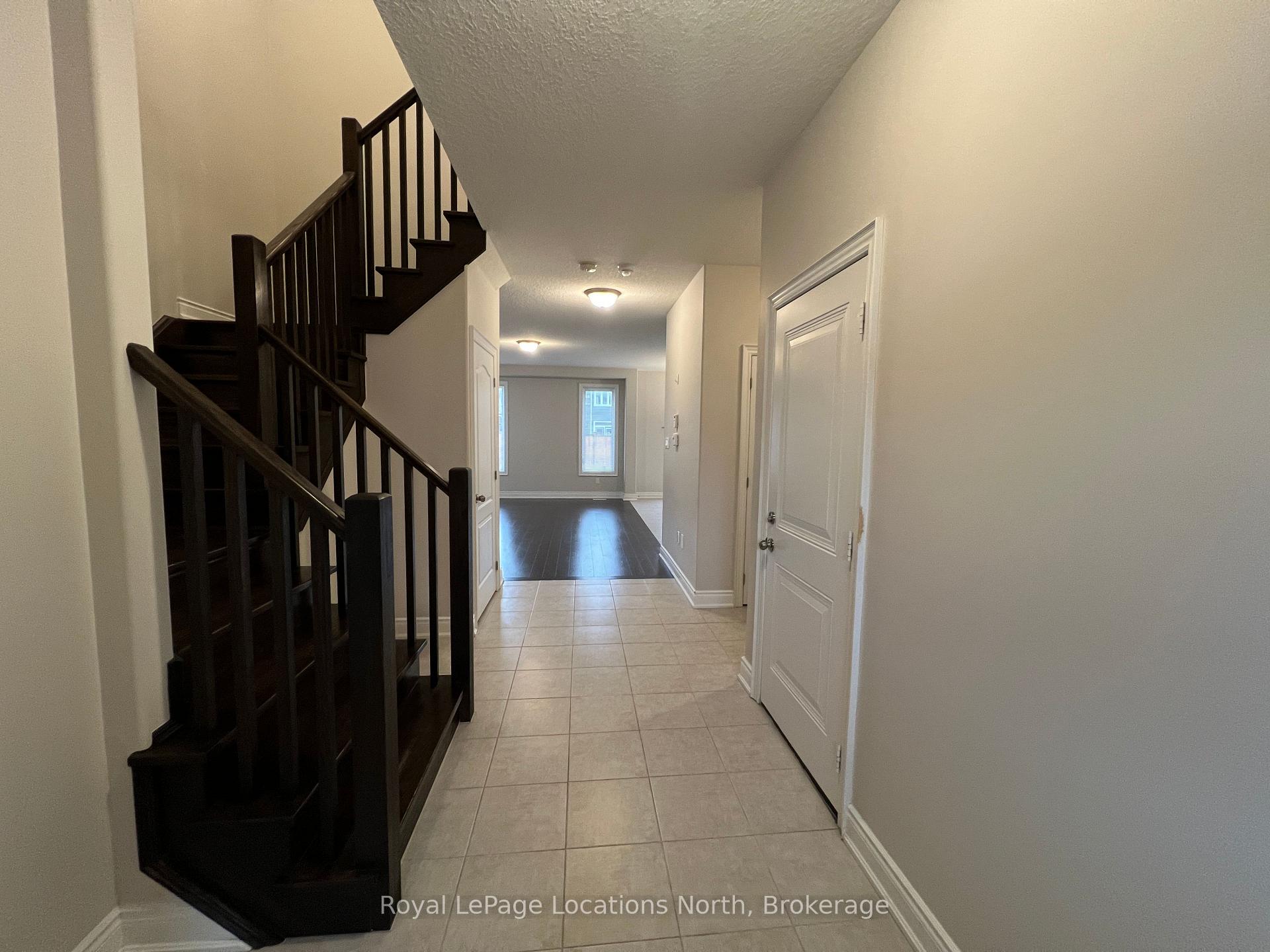 Photo 3 of 23 Lockerbie Crescent, Collingwood — HOMEH