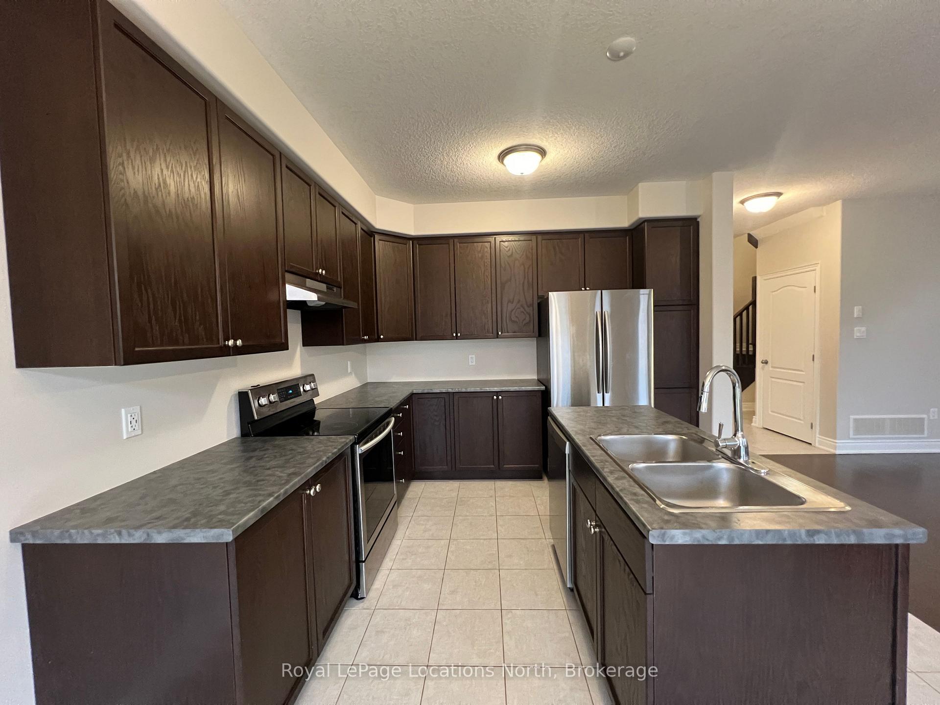 Photo 9 of 23 Lockerbie Crescent, Collingwood — HOMEH