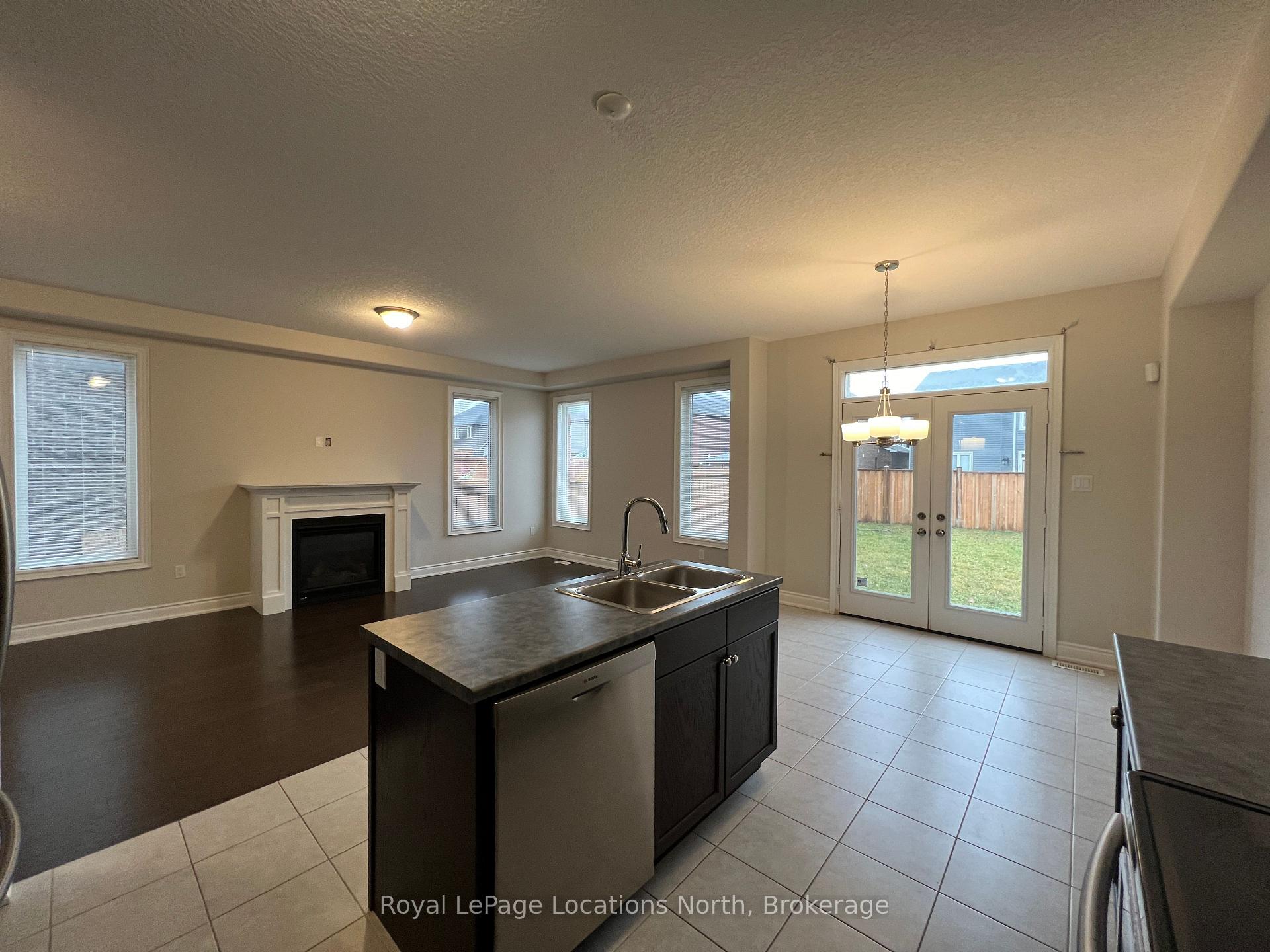 Photo 21 of 23 Lockerbie Crescent, Collingwood — HOMEH