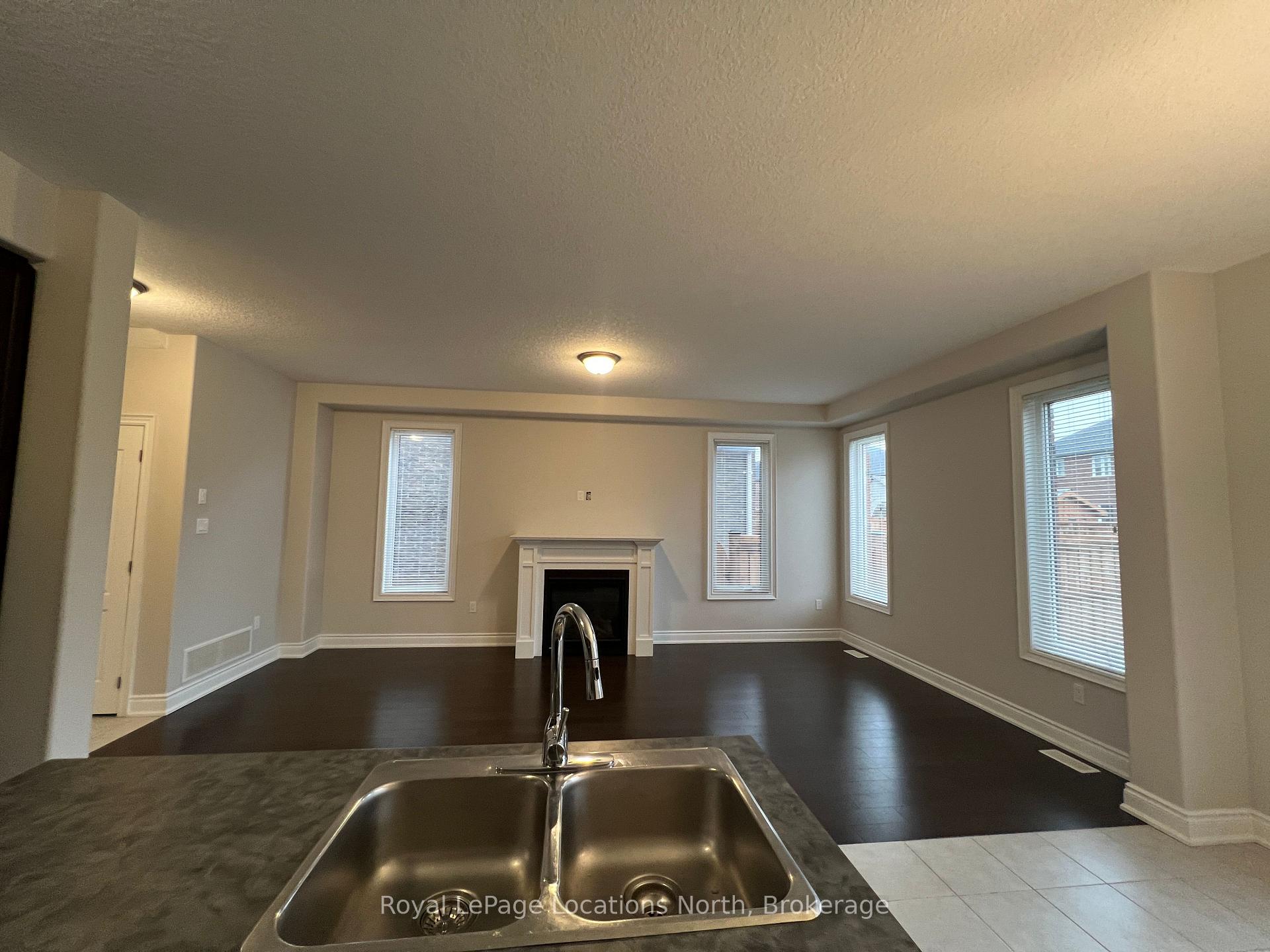 Photo 6 of 23 Lockerbie Crescent, Collingwood — HOMEH