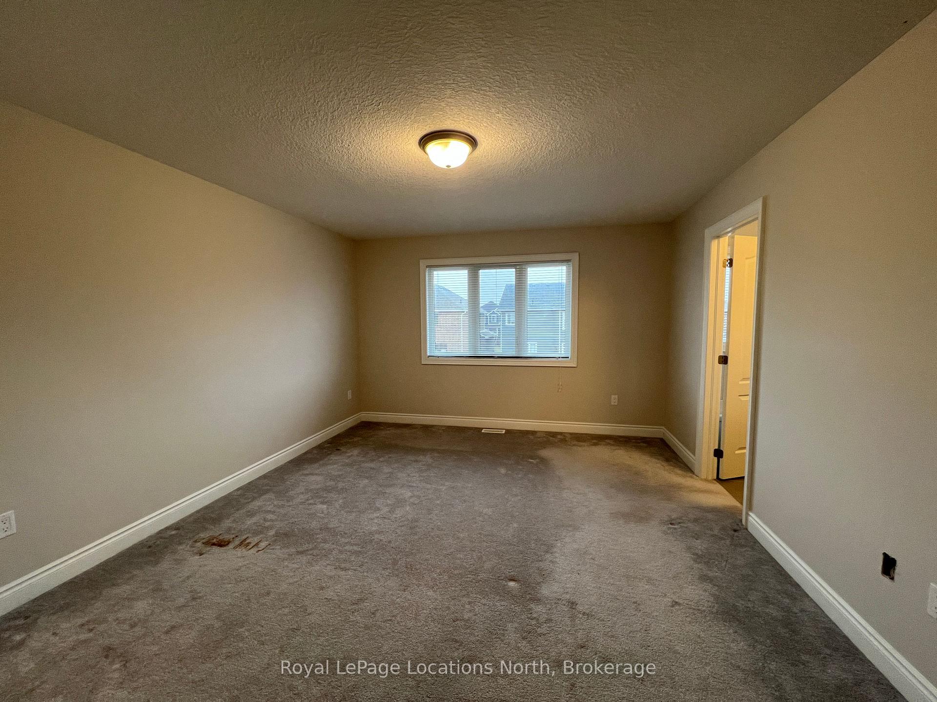 Photo 22 of 23 Lockerbie Crescent, Collingwood — HOMEH