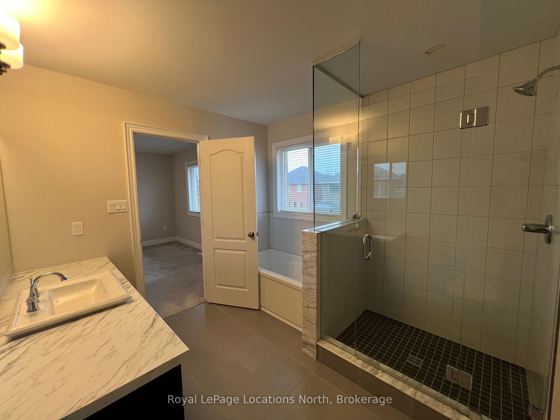 Photo 12 of 23 Lockerbie Crescent, Collingwood — HOMEH