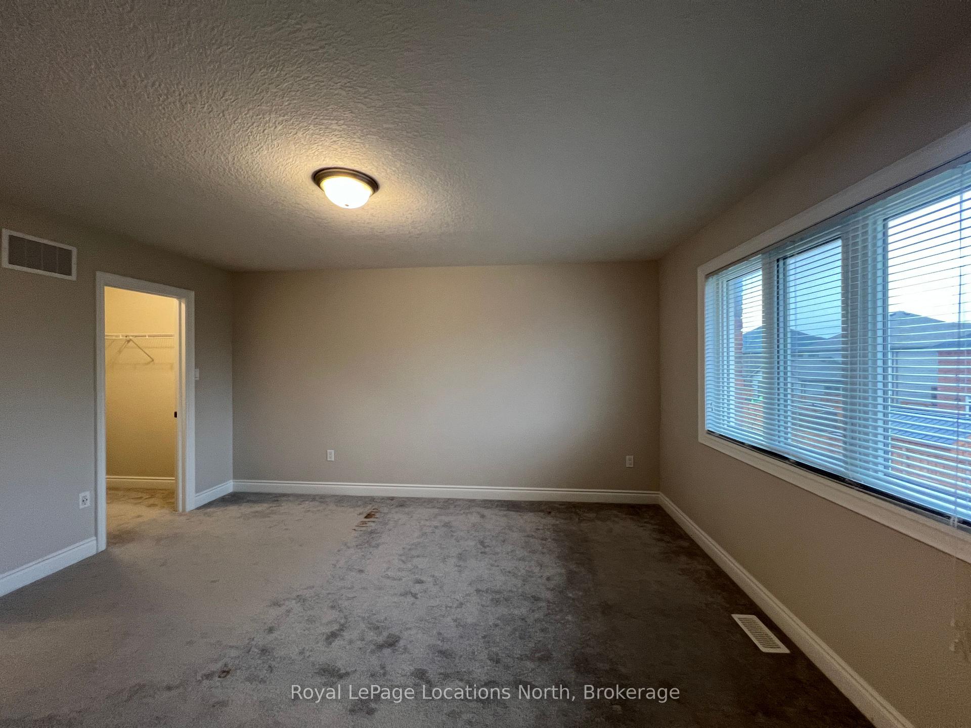 Photo 16 of 23 Lockerbie Crescent, Collingwood — HOMEH