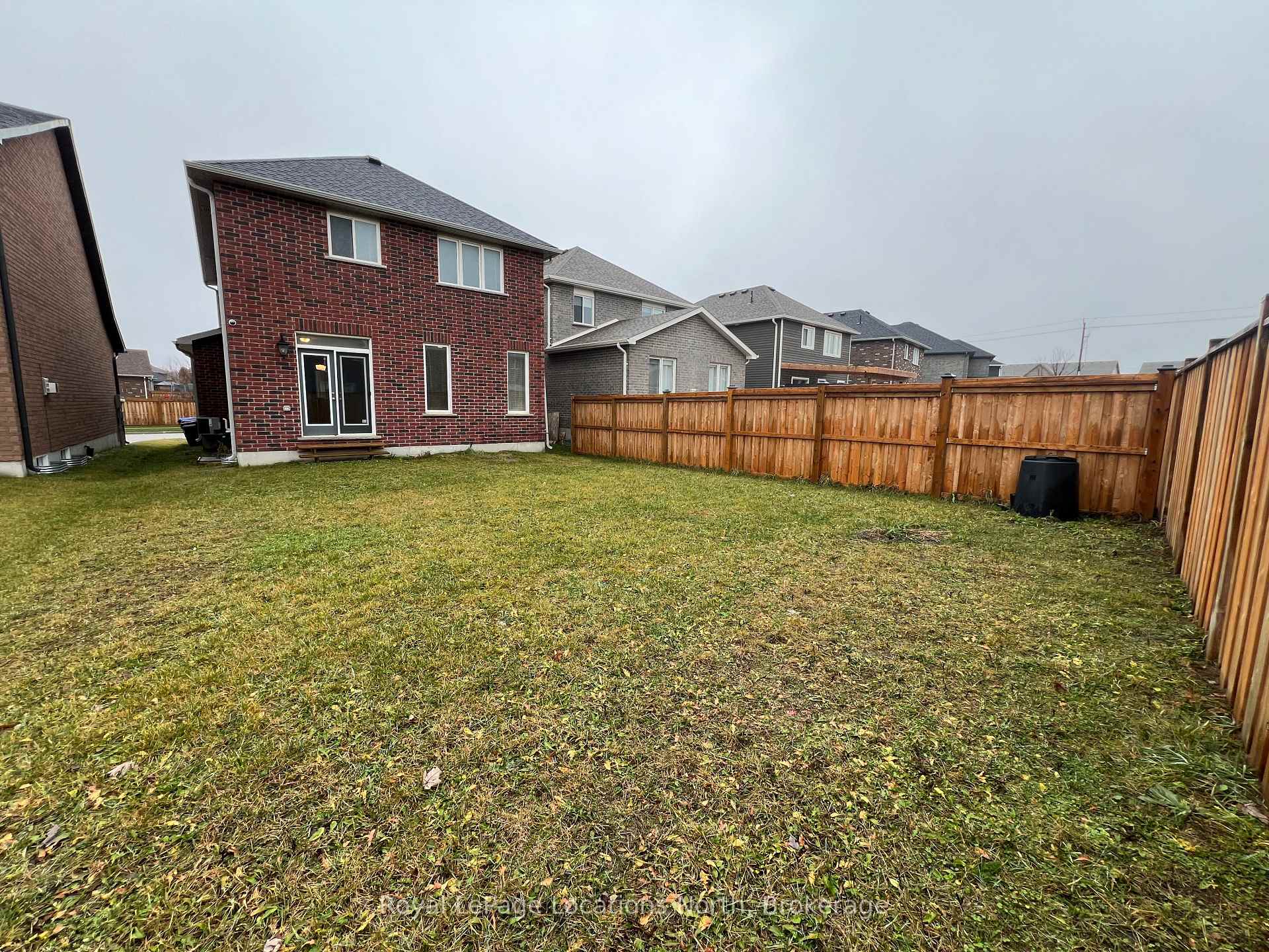 Photo 15 of 23 Lockerbie Crescent, Collingwood — HOMEH