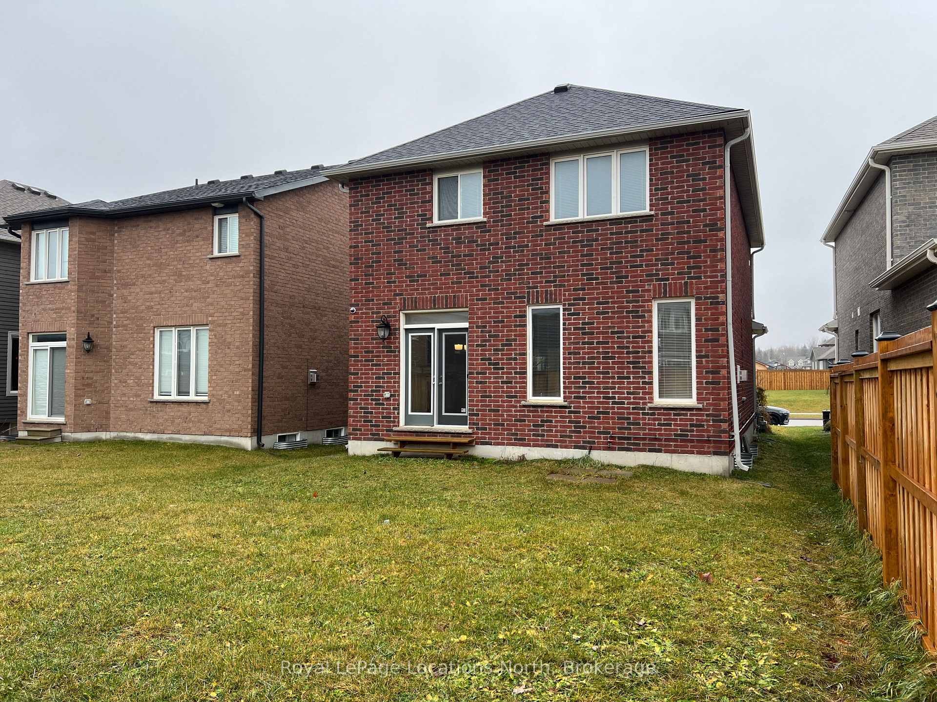 Photo 18 of 23 Lockerbie Crescent, Collingwood — HOMEH