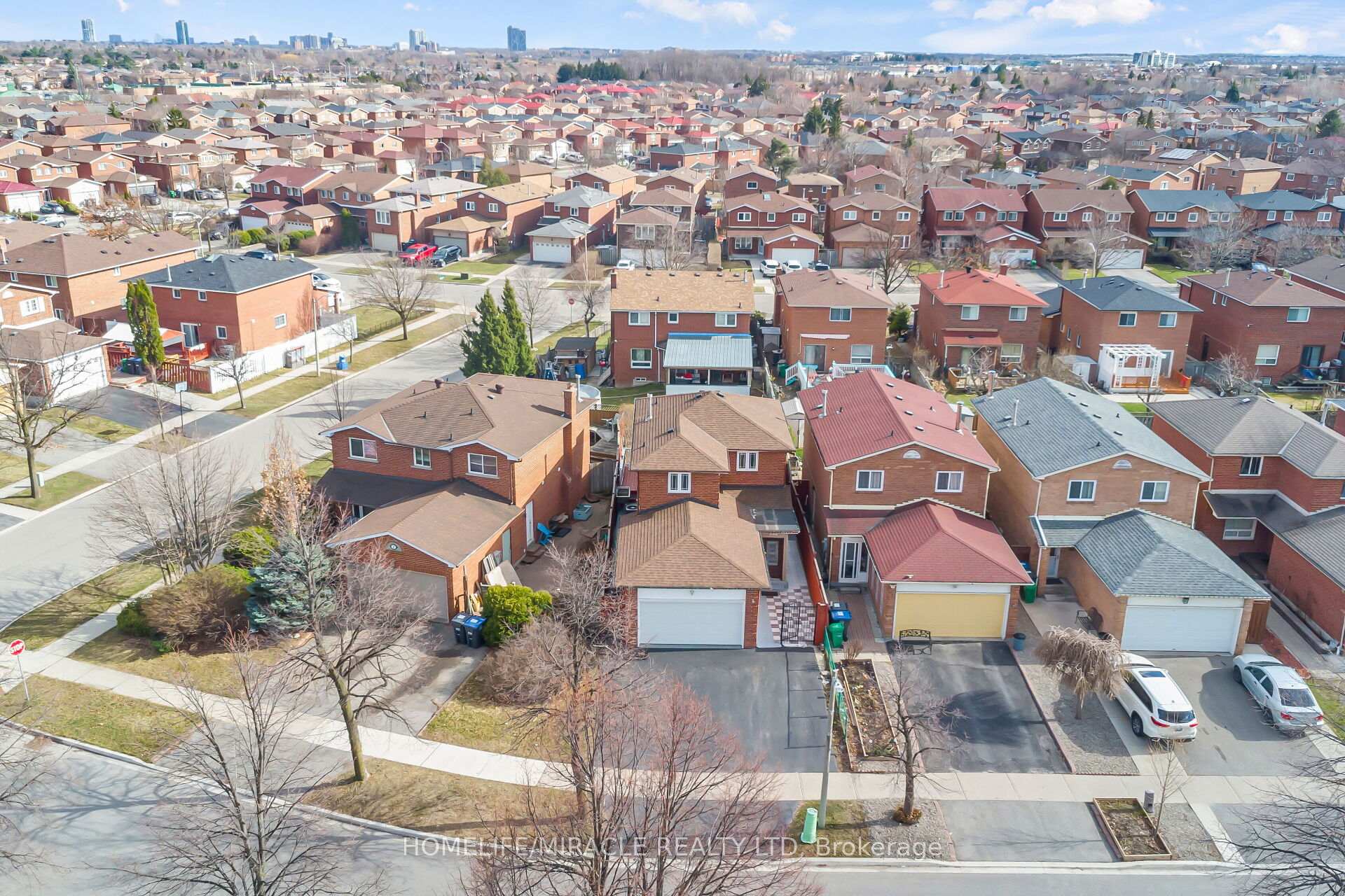 Photo 2 of 4 Colchester Avenue, Brampton, Heart Lake West — HOMEH