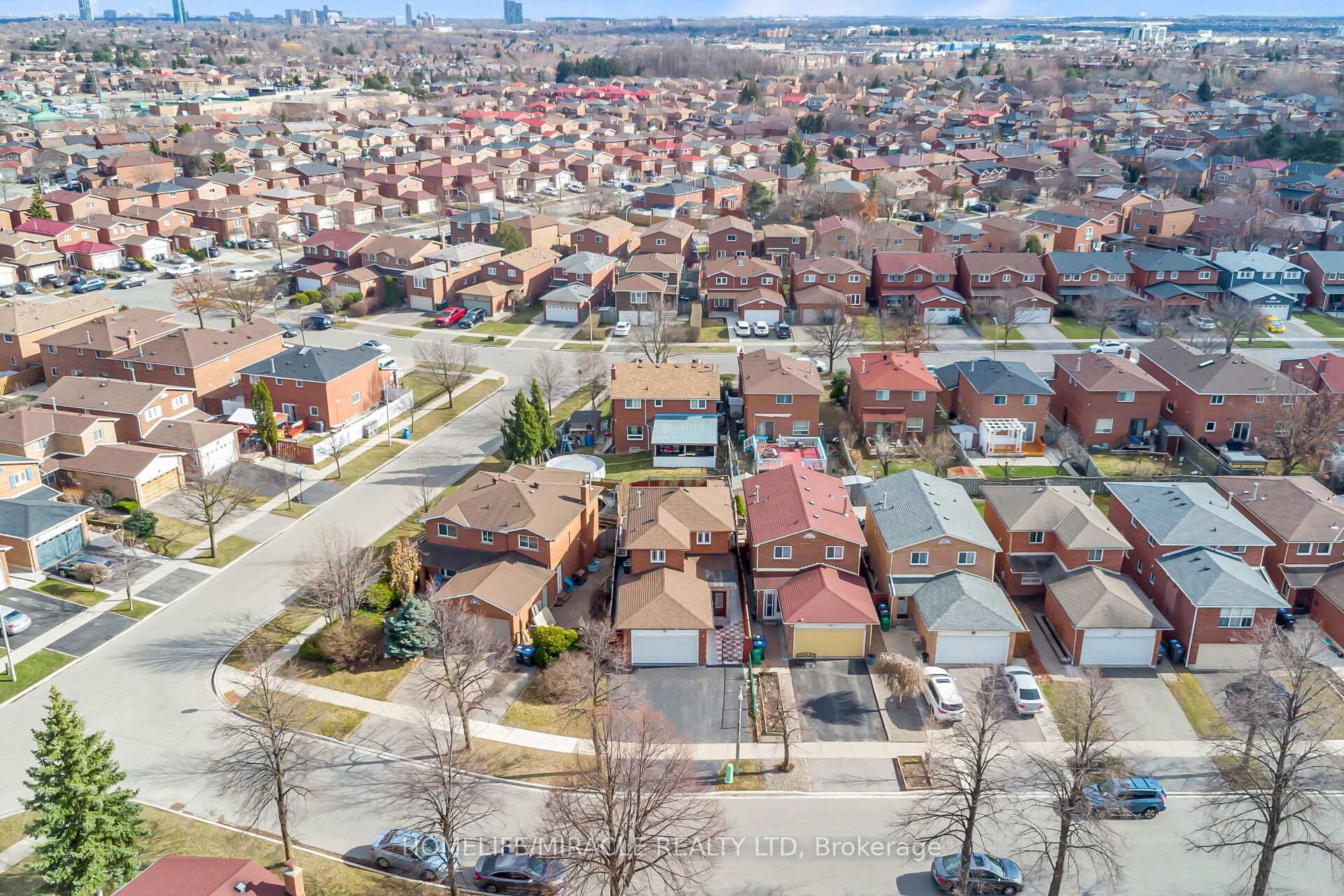 Photo 3 of 4 Colchester Avenue, Brampton, Heart Lake West — HOMEH