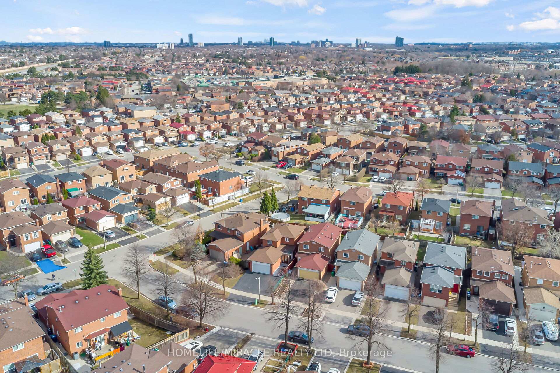 Photo 4 of 4 Colchester Avenue, Brampton, Heart Lake West — HOMEH