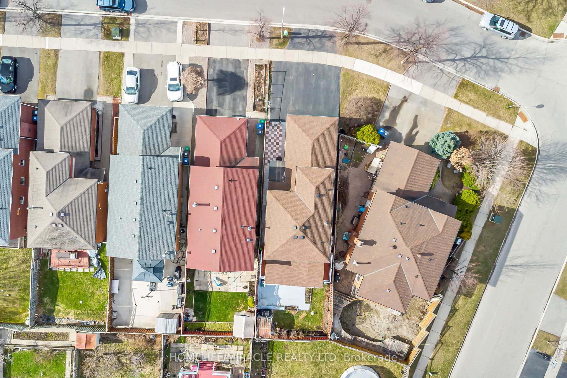 Photo 5 of 4 Colchester Avenue, Brampton, Heart Lake West — HOMEH