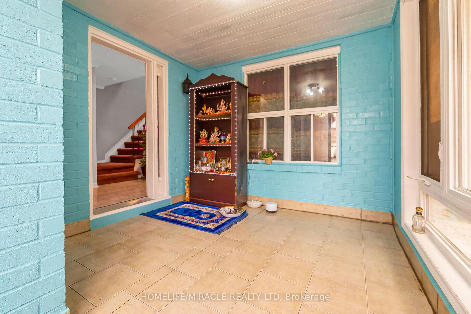 Photo 11 of 4 Colchester Avenue, Brampton, Heart Lake West — HOMEH
