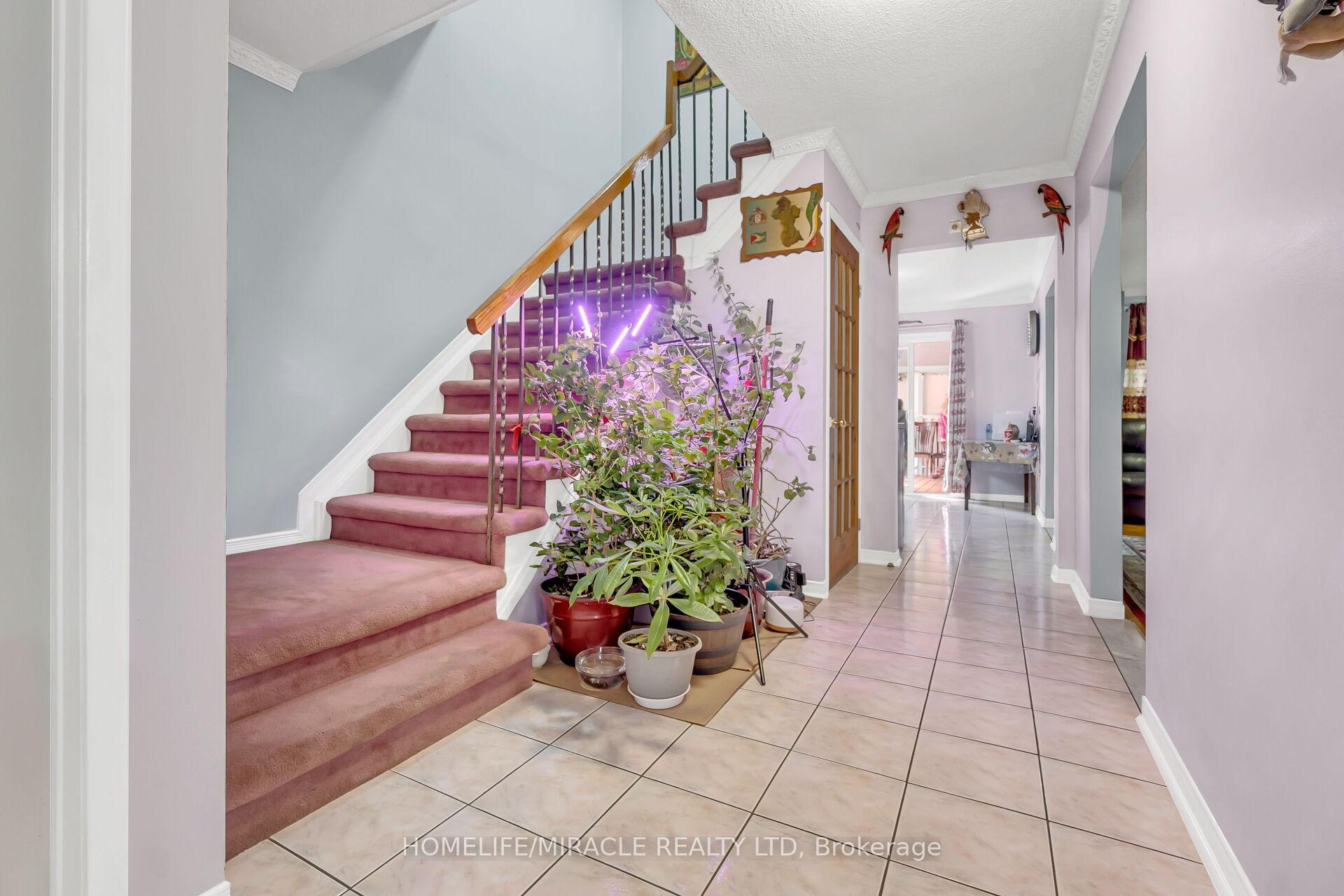 Photo 12 of 4 Colchester Avenue, Brampton, Heart Lake West — HOMEH