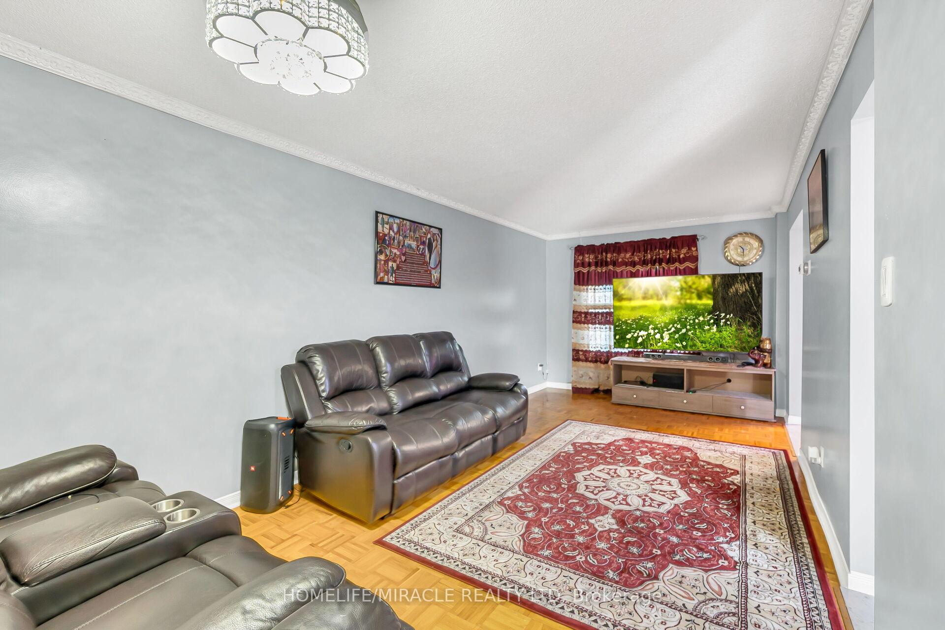 Photo 17 of 4 Colchester Avenue, Brampton, Heart Lake West — HOMEH
