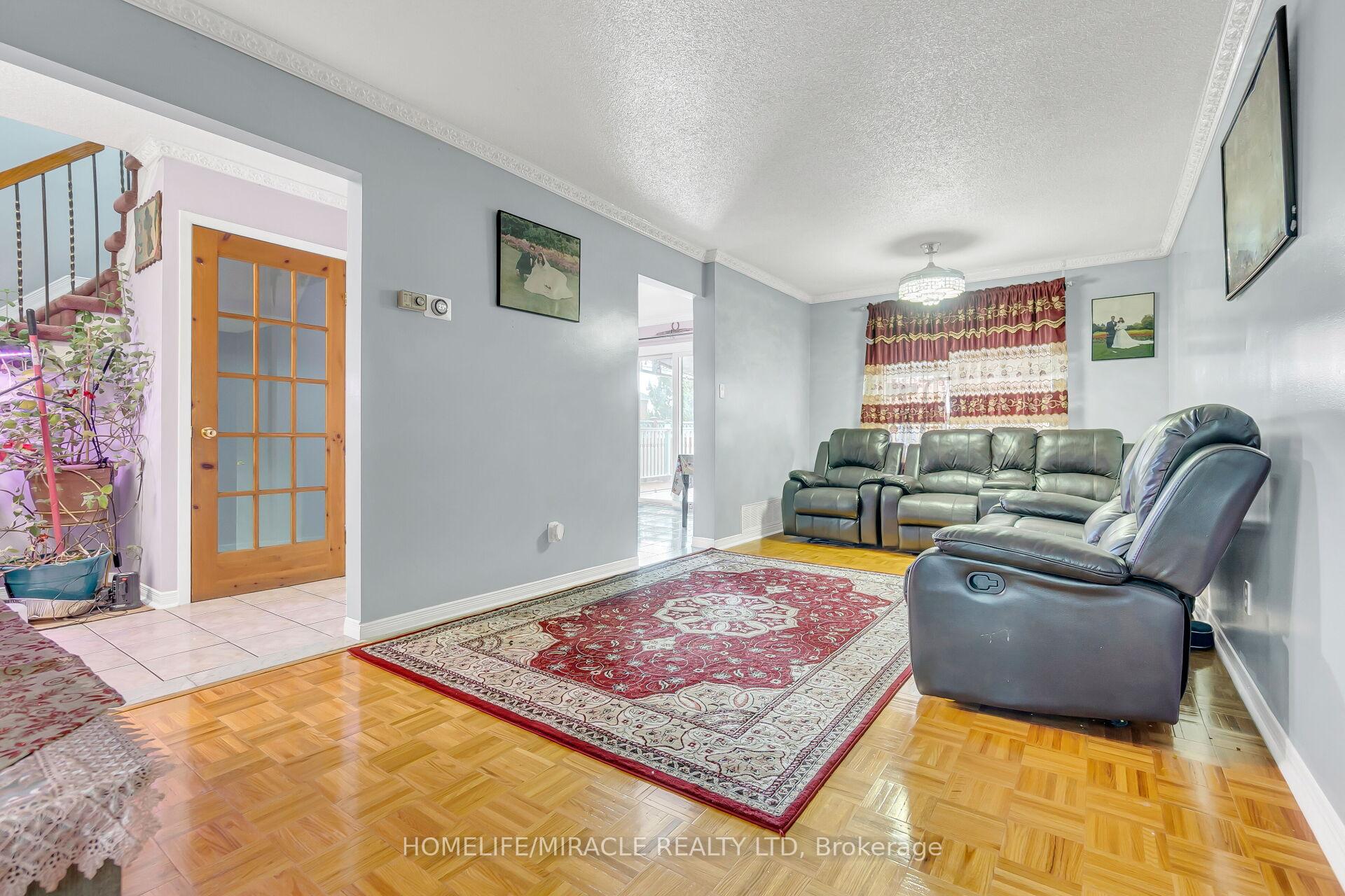 Photo 18 of 4 Colchester Avenue, Brampton, Heart Lake West — HOMEH