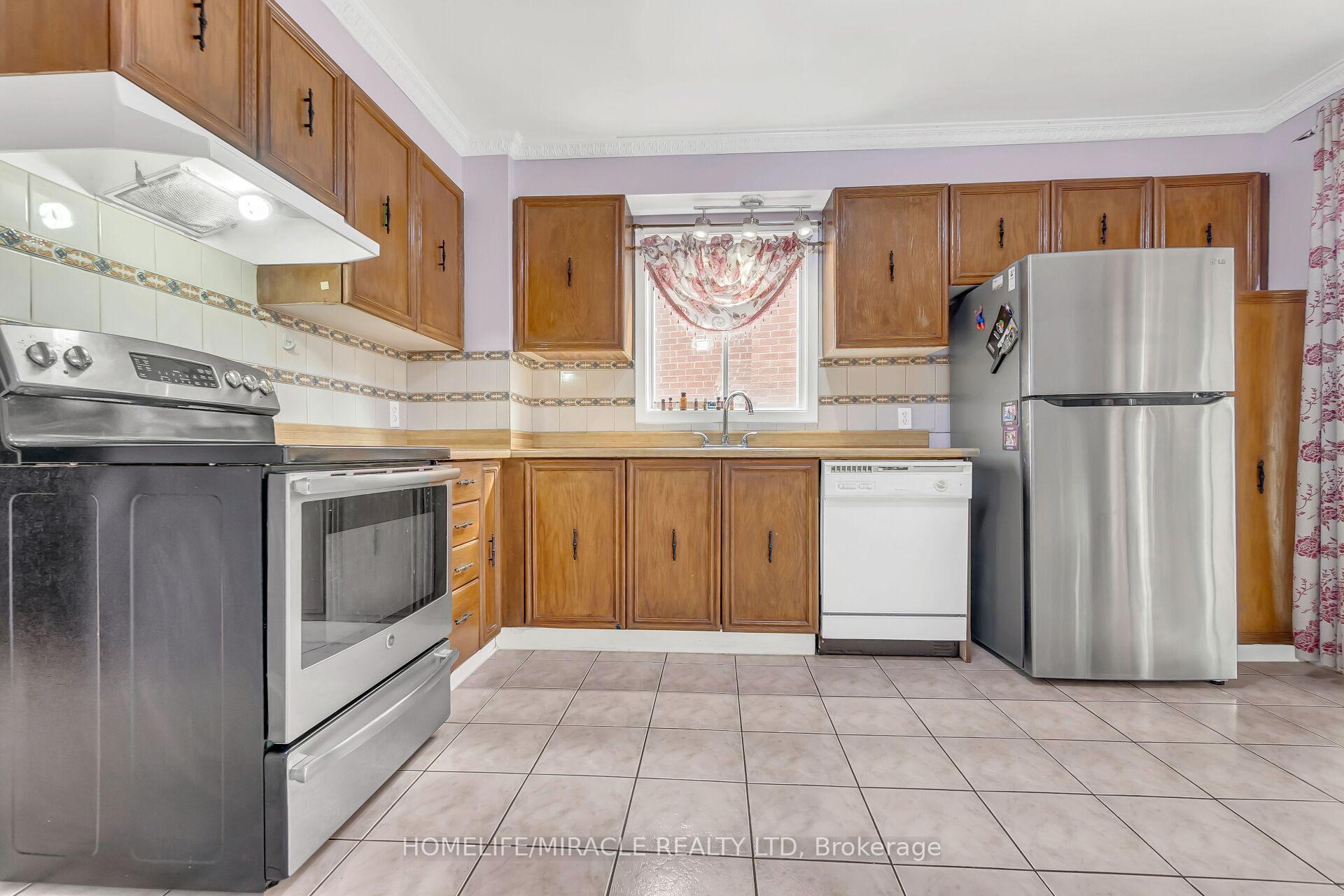 Photo 19 of 4 Colchester Avenue, Brampton, Heart Lake West — HOMEH