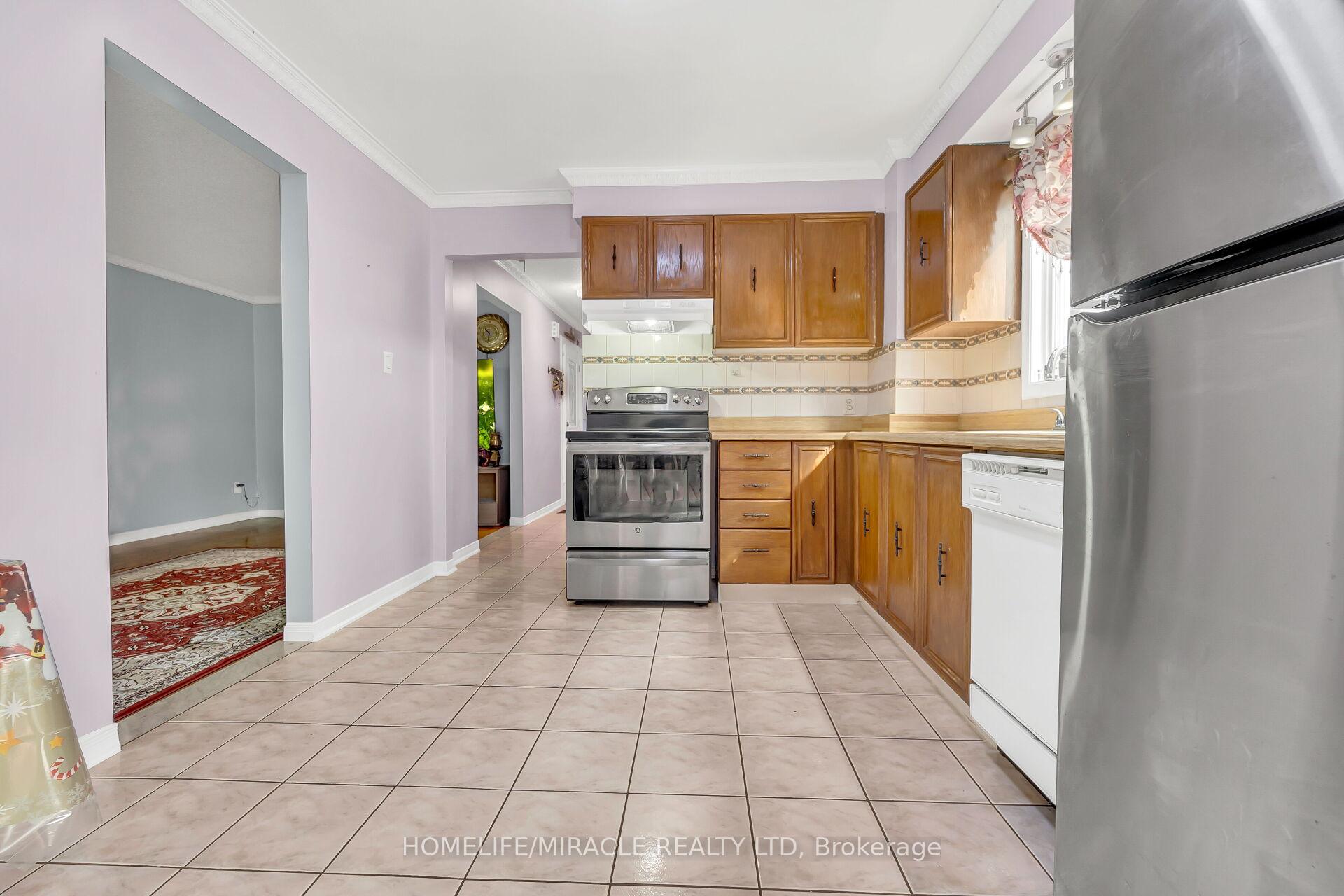 Photo 20 of 4 Colchester Avenue, Brampton, Heart Lake West — HOMEH