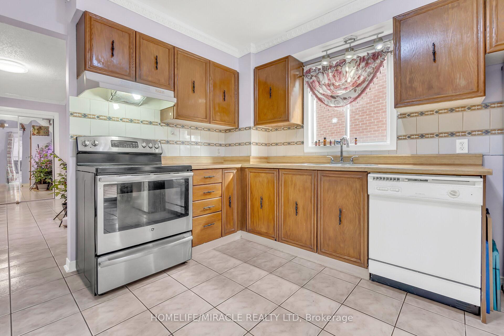 Photo 22 of 4 Colchester Avenue, Brampton, Heart Lake West — HOMEH