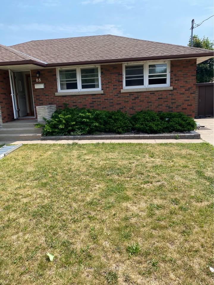 Photo 2 of 88 Parkway, St. Catharines, Carlton/Bunting — HOMEH