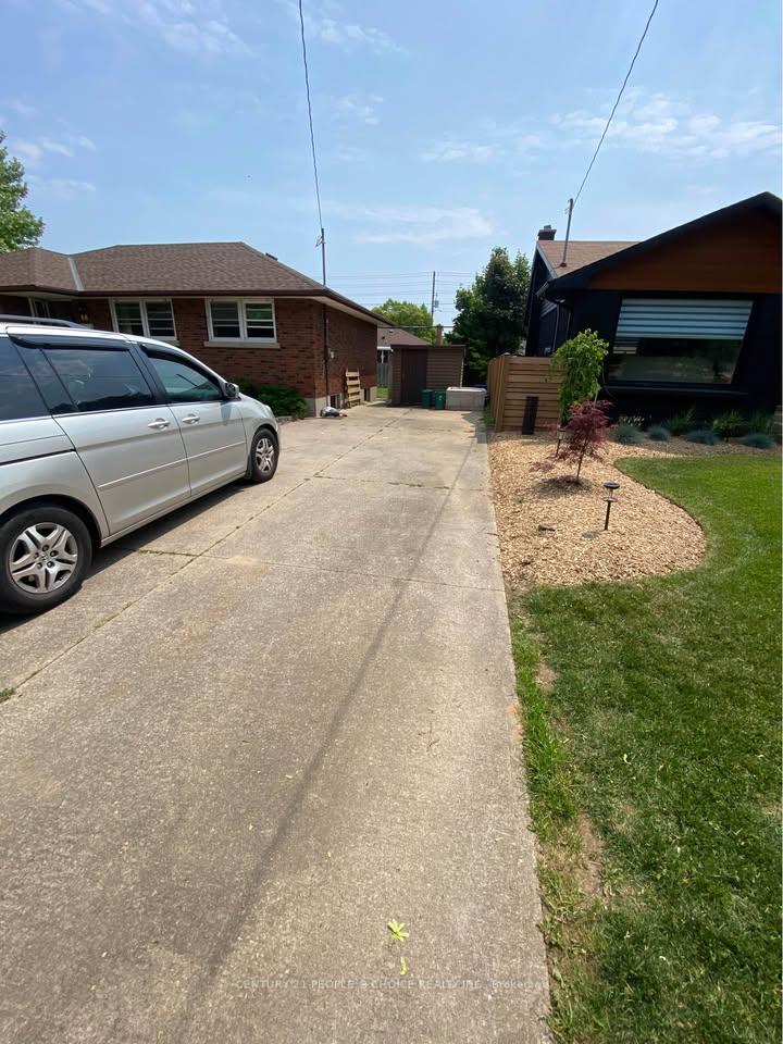 Photo 3 of 88 Parkway, St. Catharines, Carlton/Bunting — HOMEH