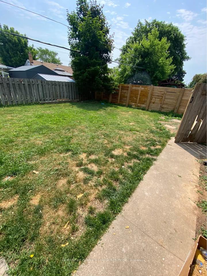 Photo 4 of 88 Parkway, St. Catharines, Carlton/Bunting — HOMEH