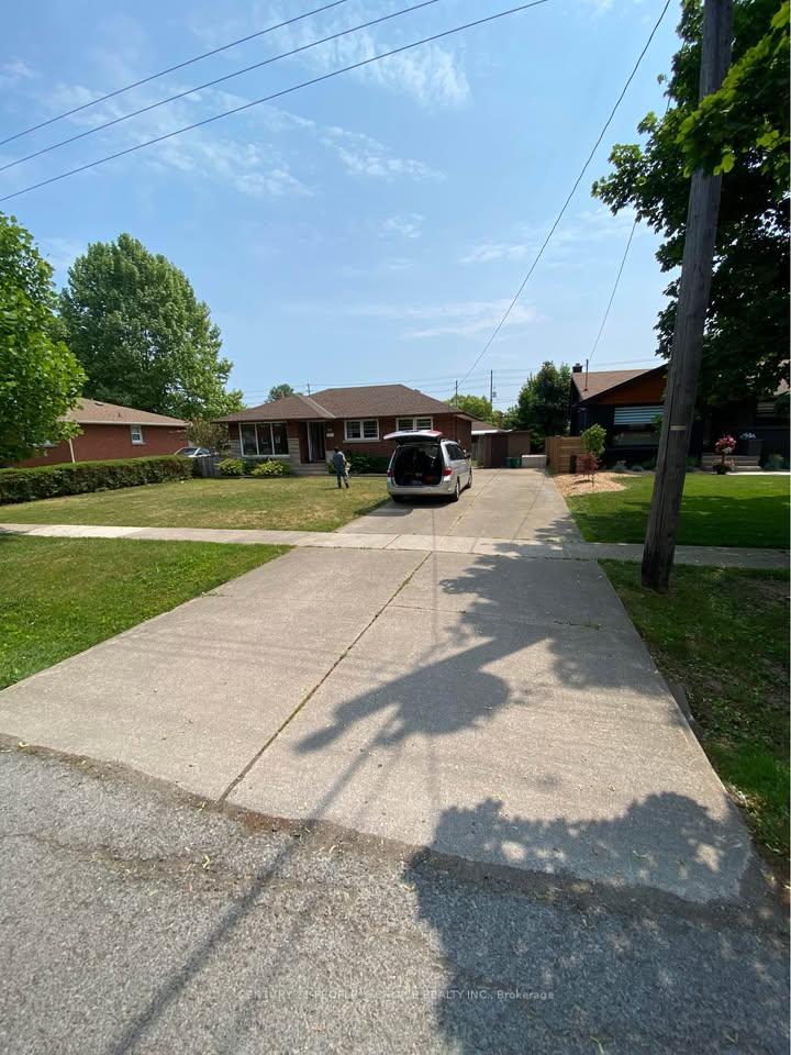 Photo 5 of 88 Parkway, St. Catharines, Carlton/Bunting — HOMEH