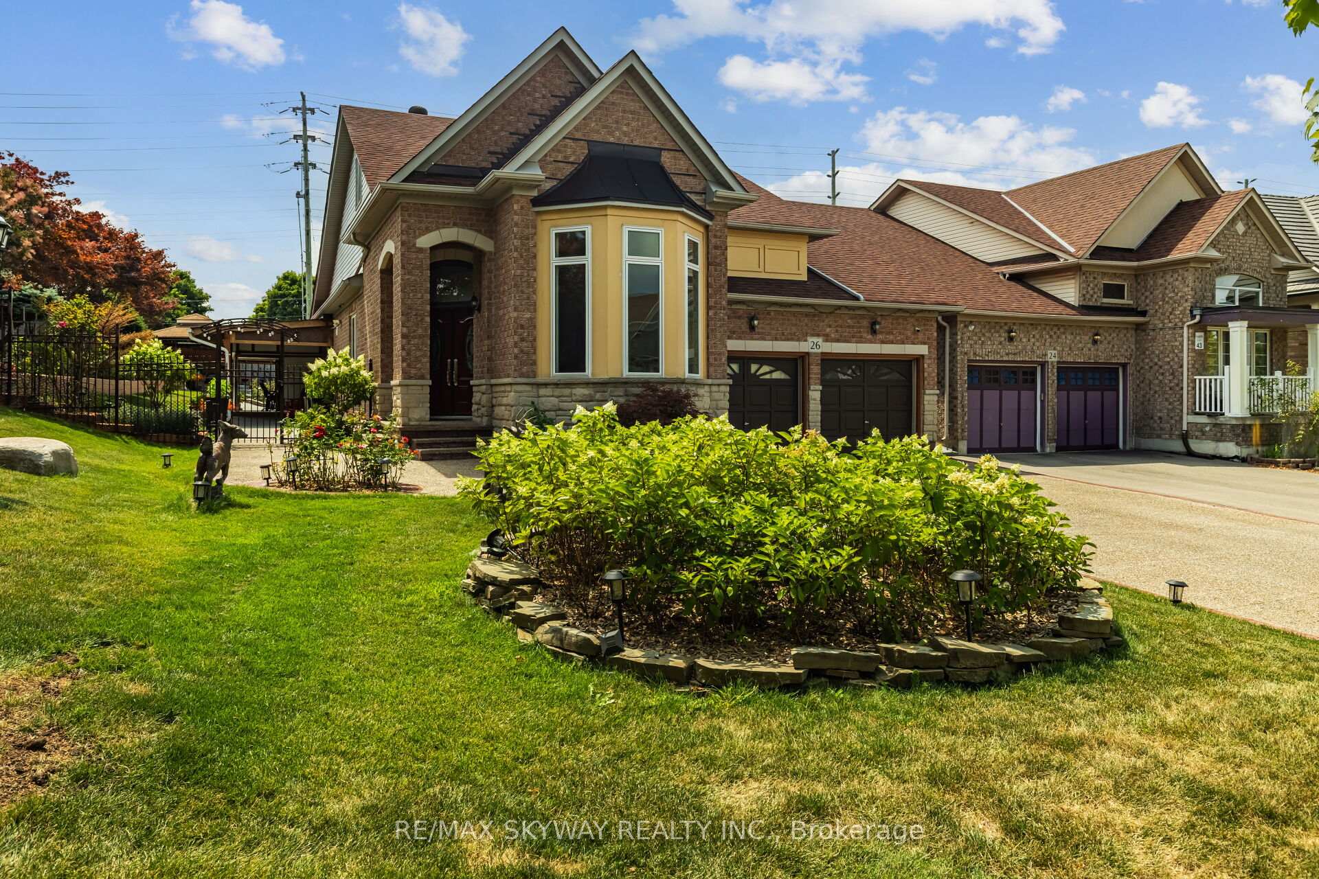 Photo 1 of 26 Trailside Walk, Brampton, Bramalea North Industrial — HOMEH