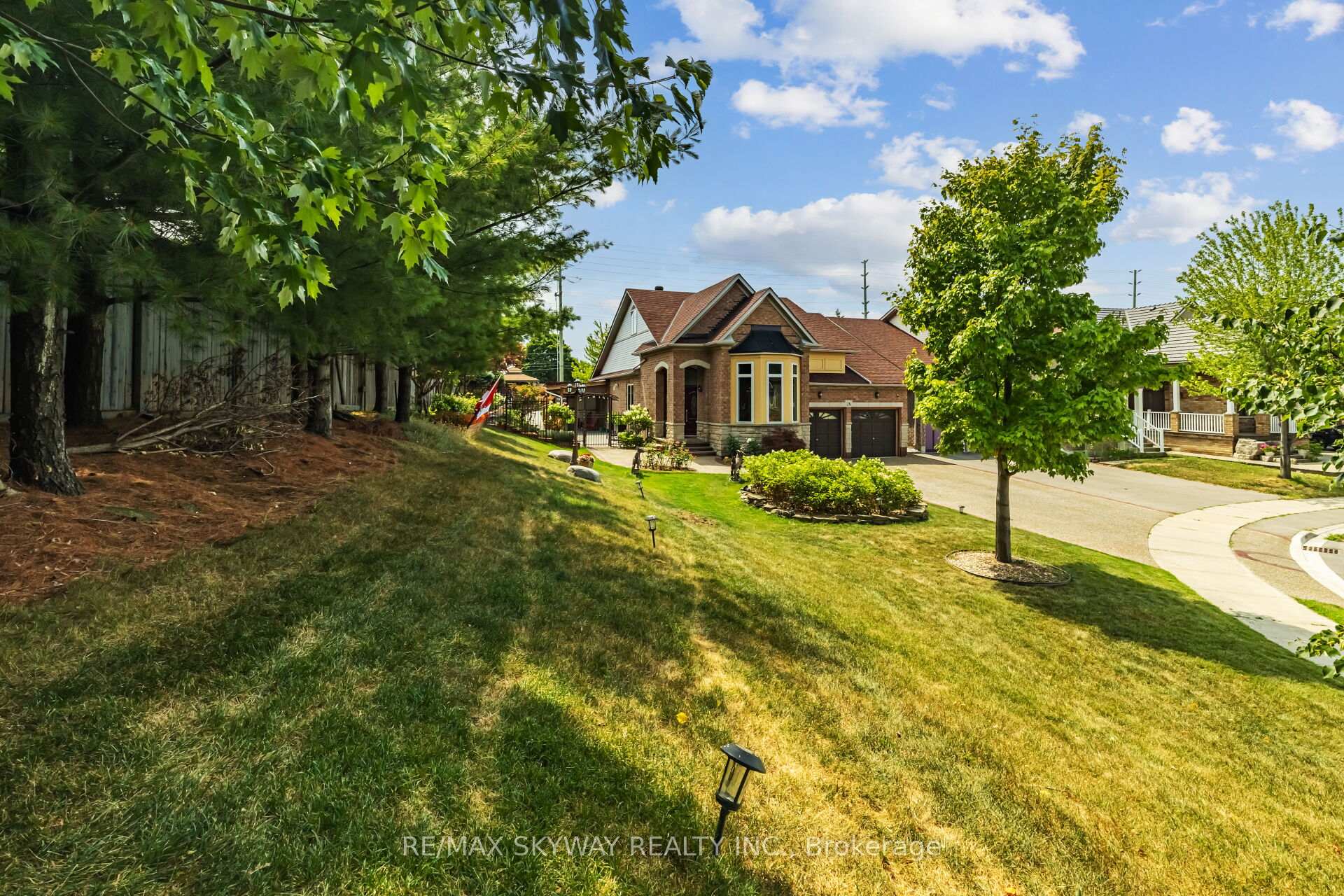 Photo 20 of 26 Trailside Walk, Brampton, Bramalea North Industrial — HOMEH