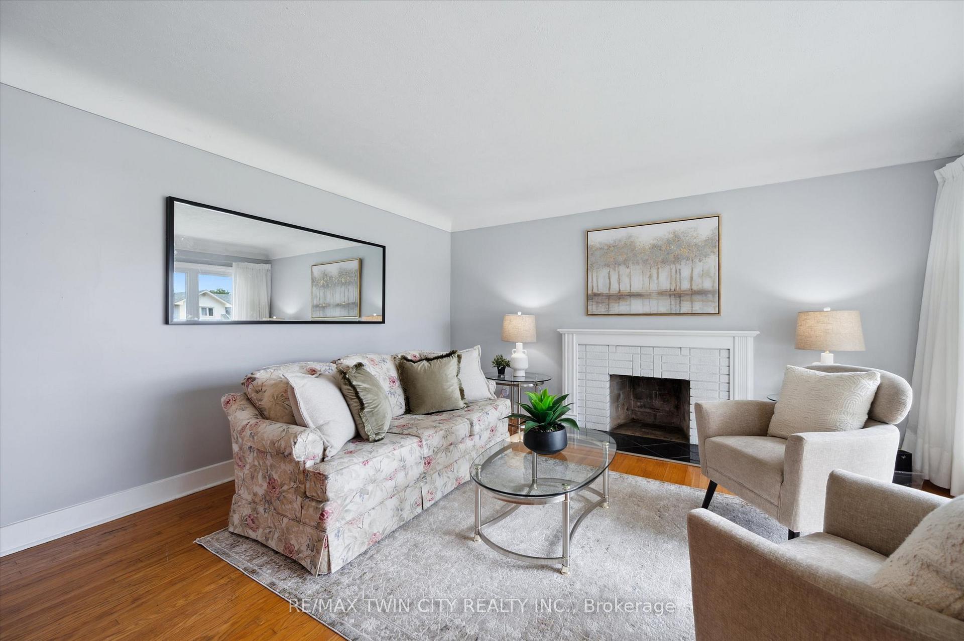 Photo 11 of 13 Meadowvale Avenue, Hamilton, Stoney Creek — HOMEH