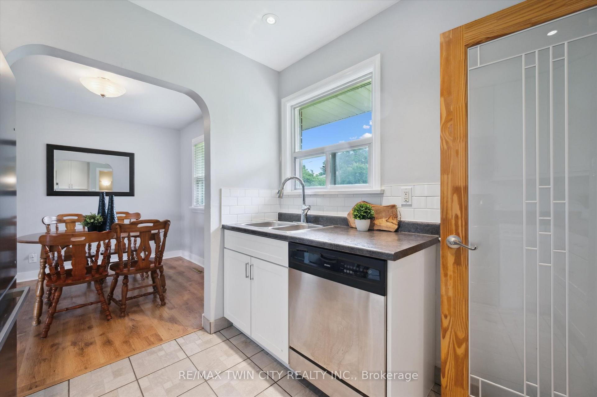 Photo 16 of 13 Meadowvale Avenue, Hamilton, Stoney Creek — HOMEH