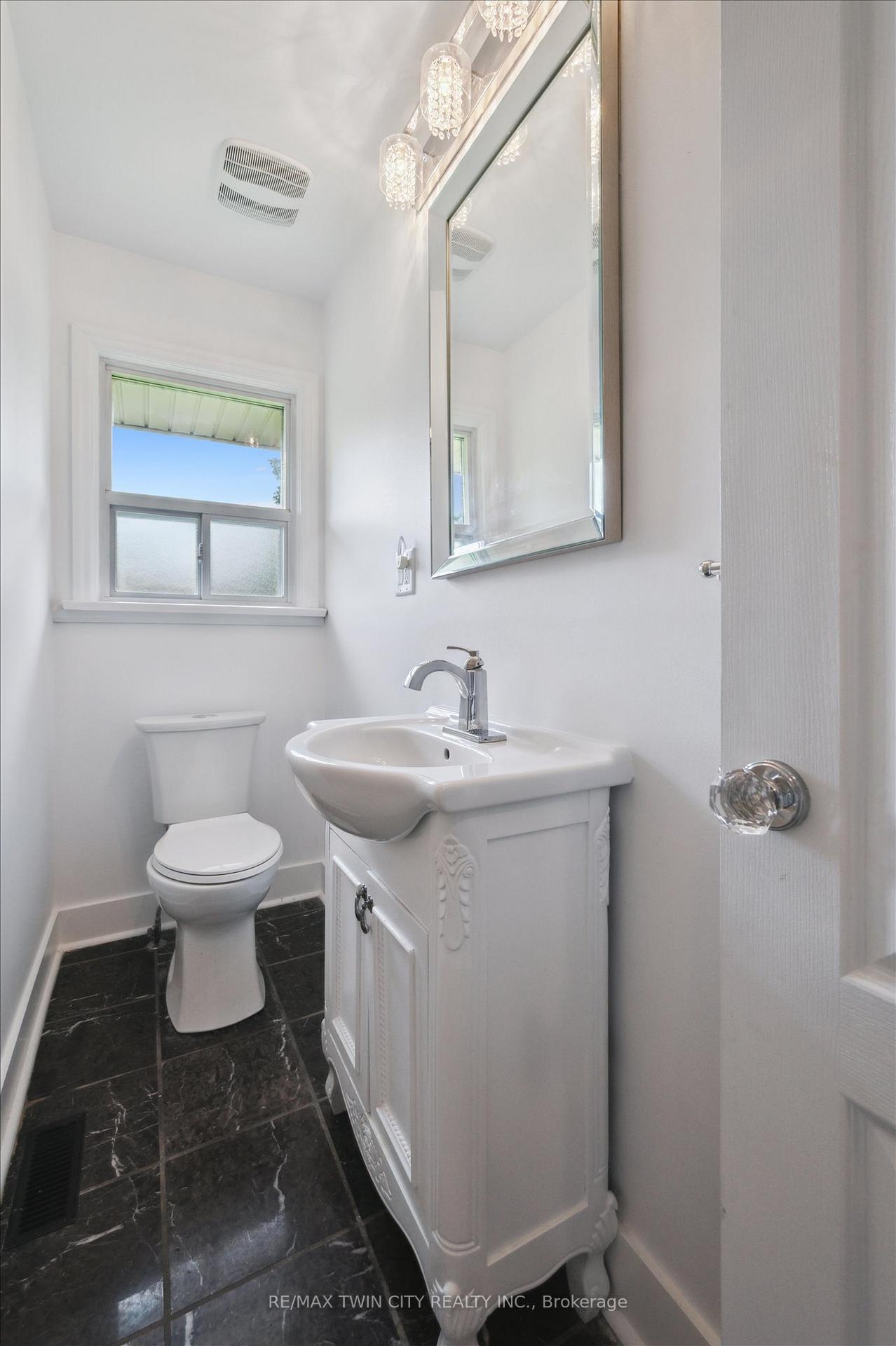 Photo 21 of 13 Meadowvale Avenue, Hamilton, Stoney Creek — HOMEH