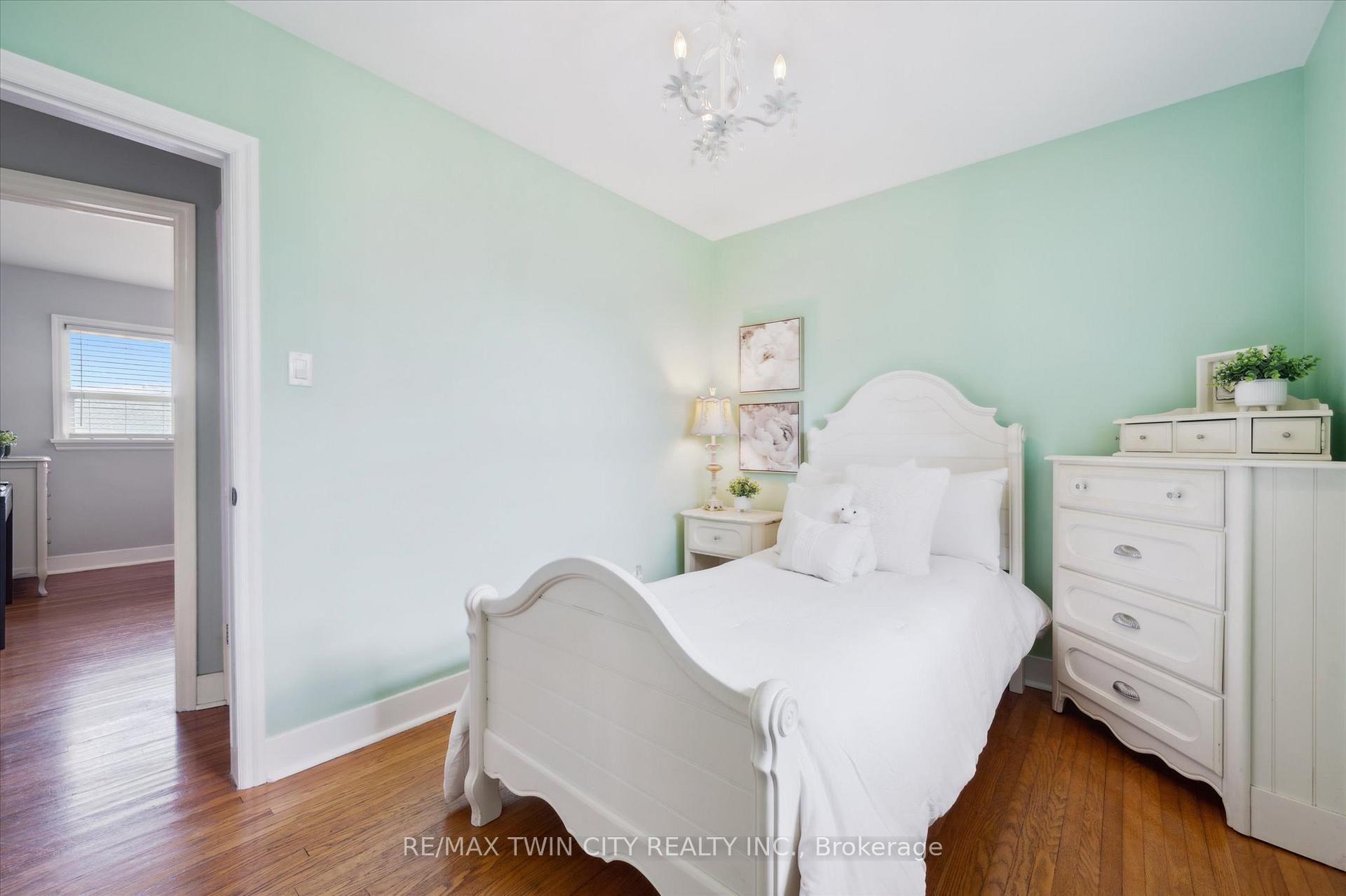 Photo 24 of 13 Meadowvale Avenue, Hamilton, Stoney Creek — HOMEH