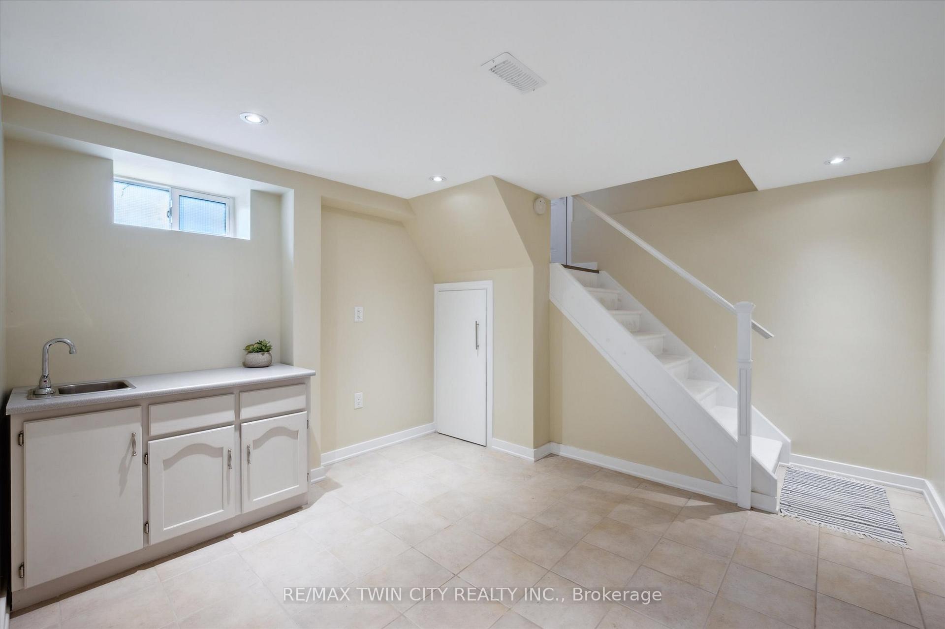 Photo 26 of 13 Meadowvale Avenue, Hamilton, Stoney Creek — HOMEH