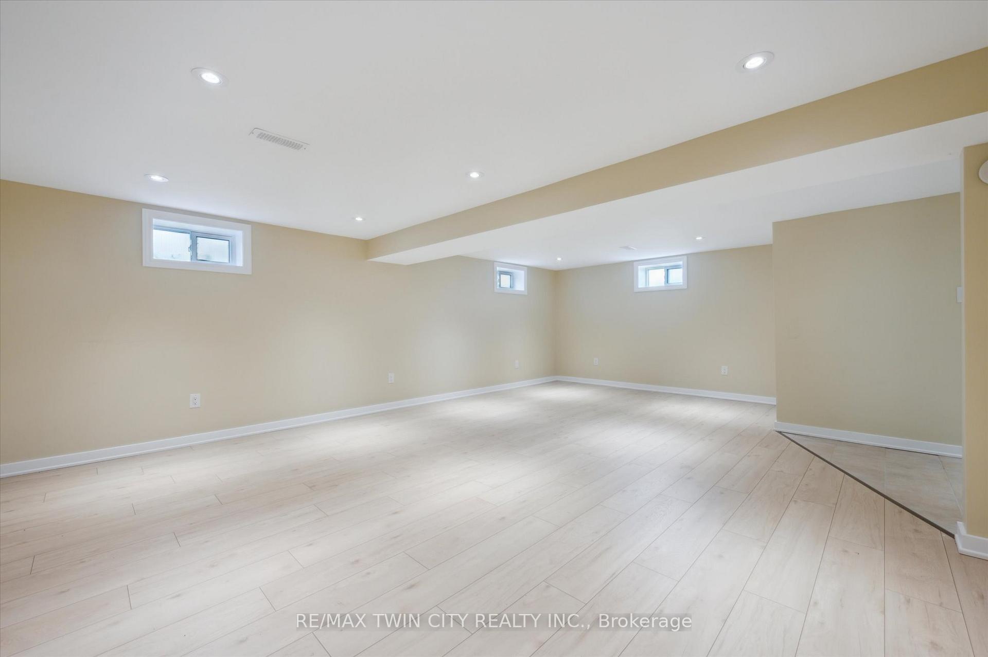 Photo 33 of 13 Meadowvale Avenue, Hamilton, Stoney Creek — HOMEH