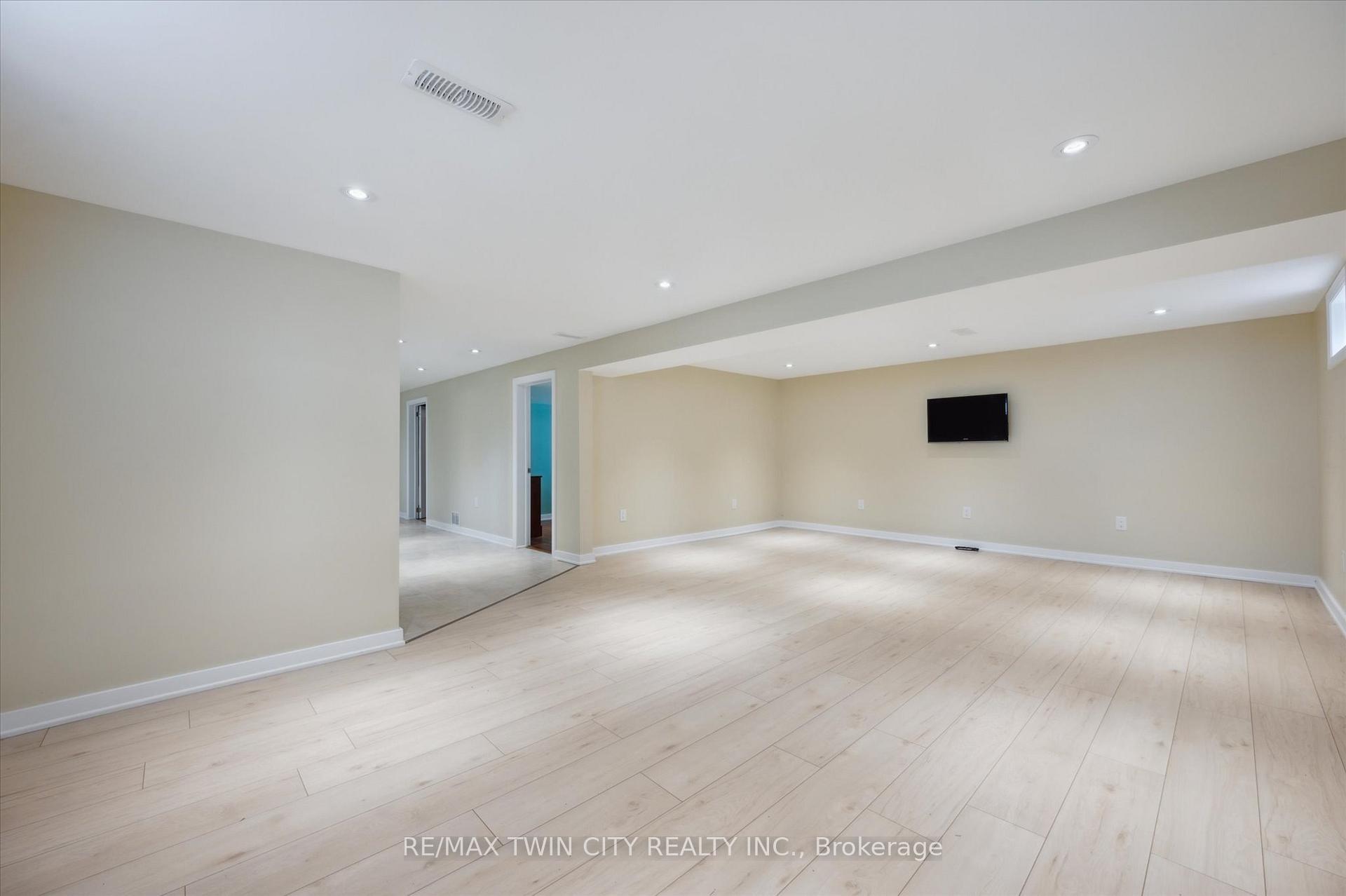 Photo 34 of 13 Meadowvale Avenue, Hamilton, Stoney Creek — HOMEH