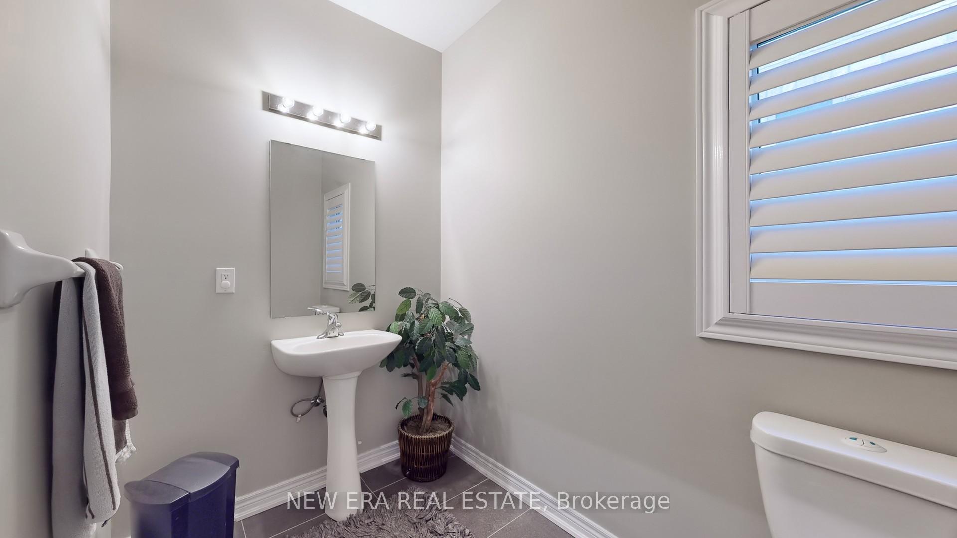 Photo 5 of 22 Wasaga Road, Brampton, Credit Valley — HOMEH