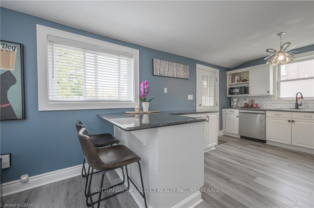 Photo 12 of 76 Princess Avenue, St. Thomas — HOMEH