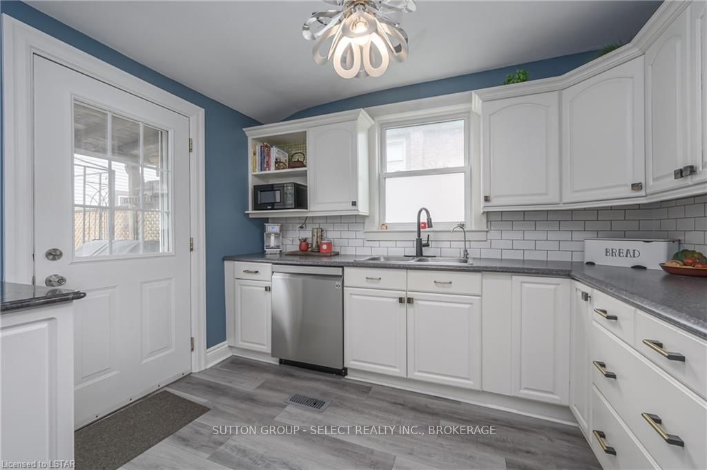 Photo 13 of 76 Princess Avenue, St. Thomas — HOMEH