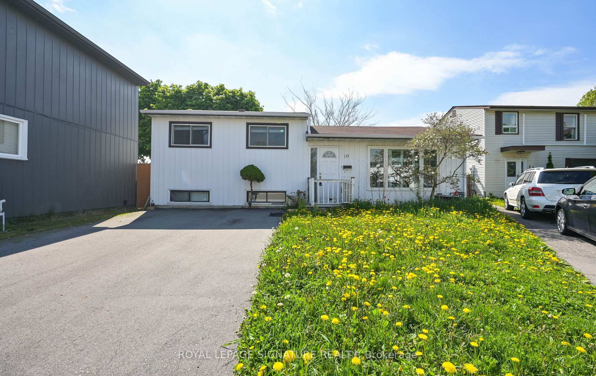 Front of 10 Heatherside Court