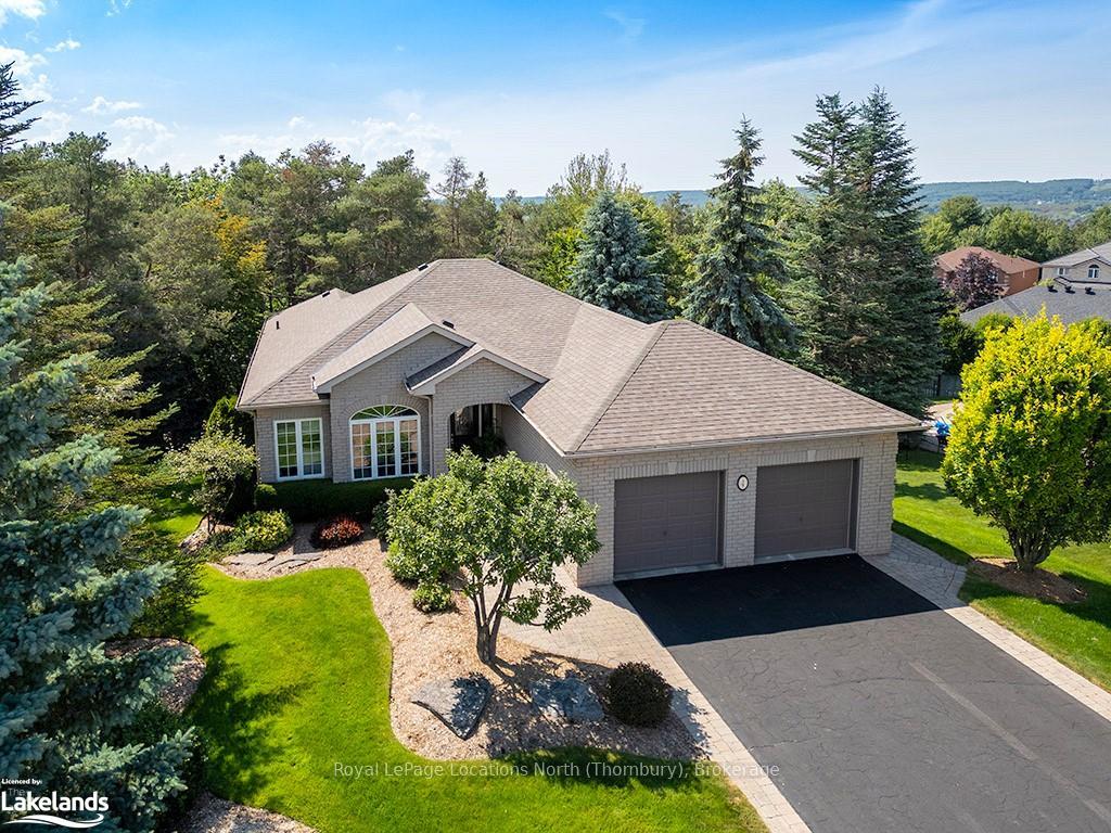 Photo 1 of 4 Porcupine Circle, Barrie, Ardagh — HOMEH