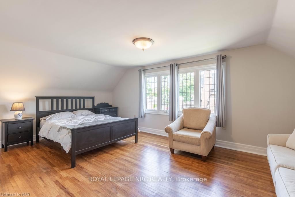 Photo 32 of 96 South Drive, St. Catharines, Old Glenridge — HOMEH