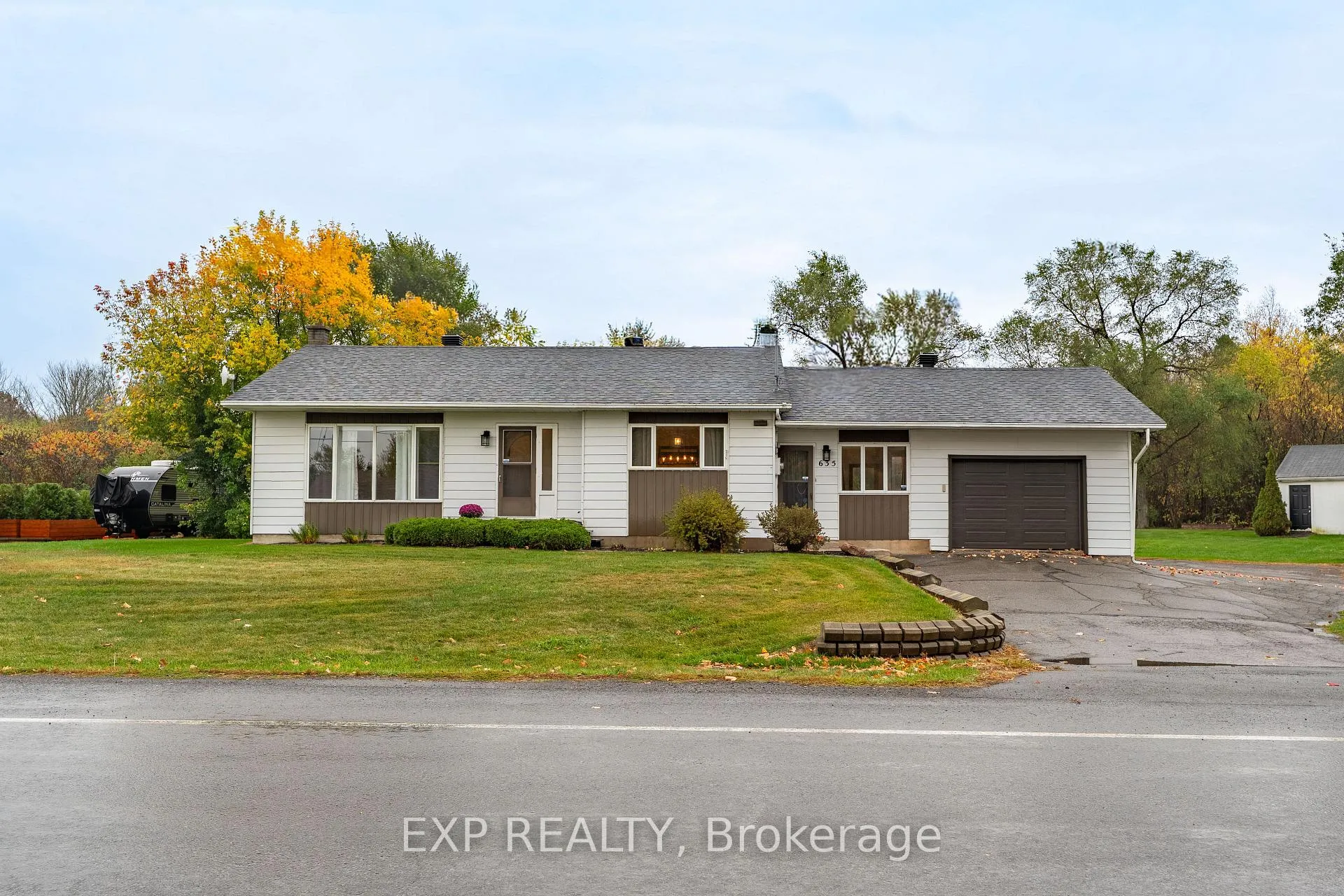 Photo 3 of 635 Front Road W, Champlain, Champlain Twp — HOMEH