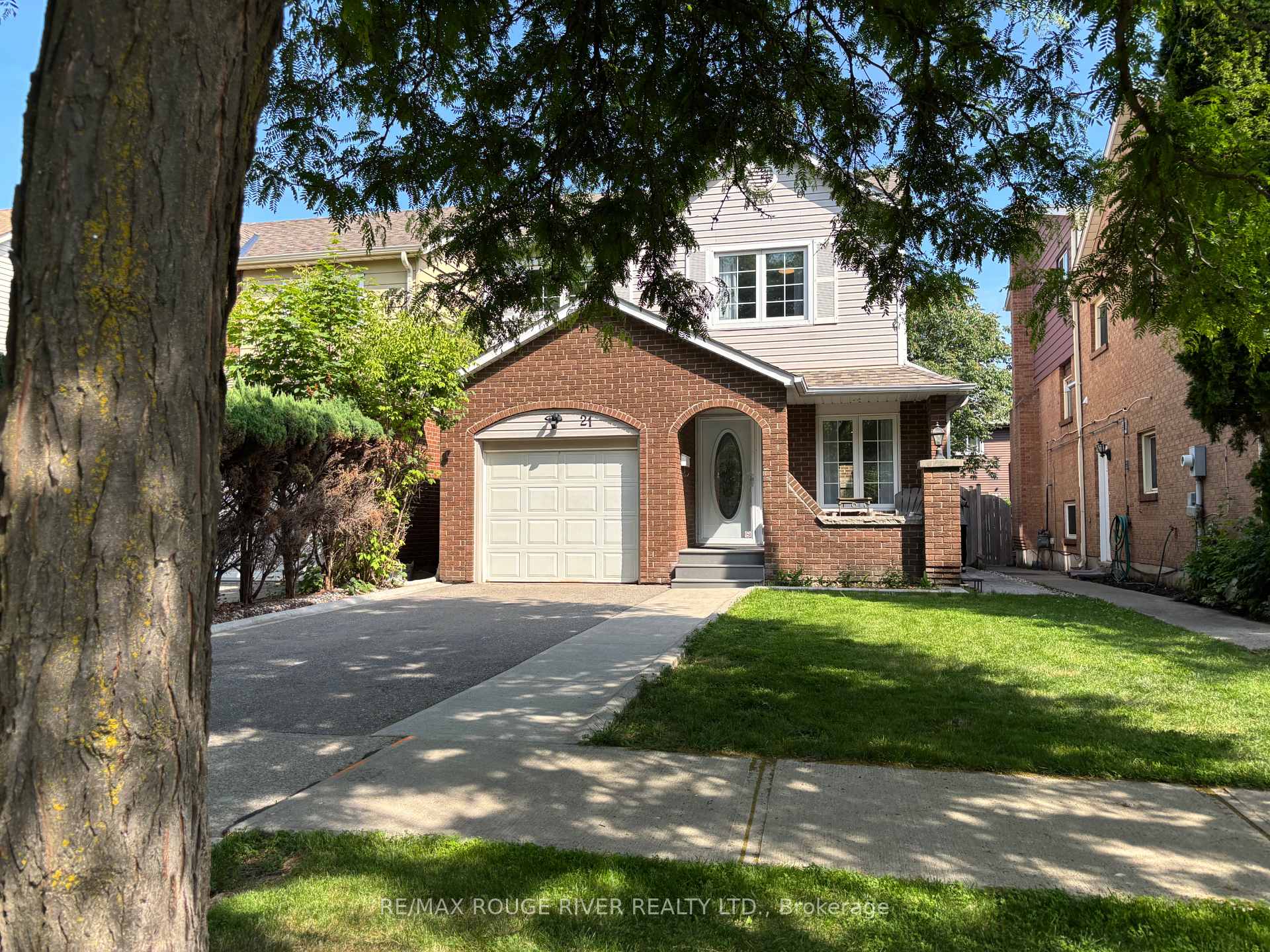 Photo 18 of 21 Slater Circle, Brampton, Brampton West — HOMEH