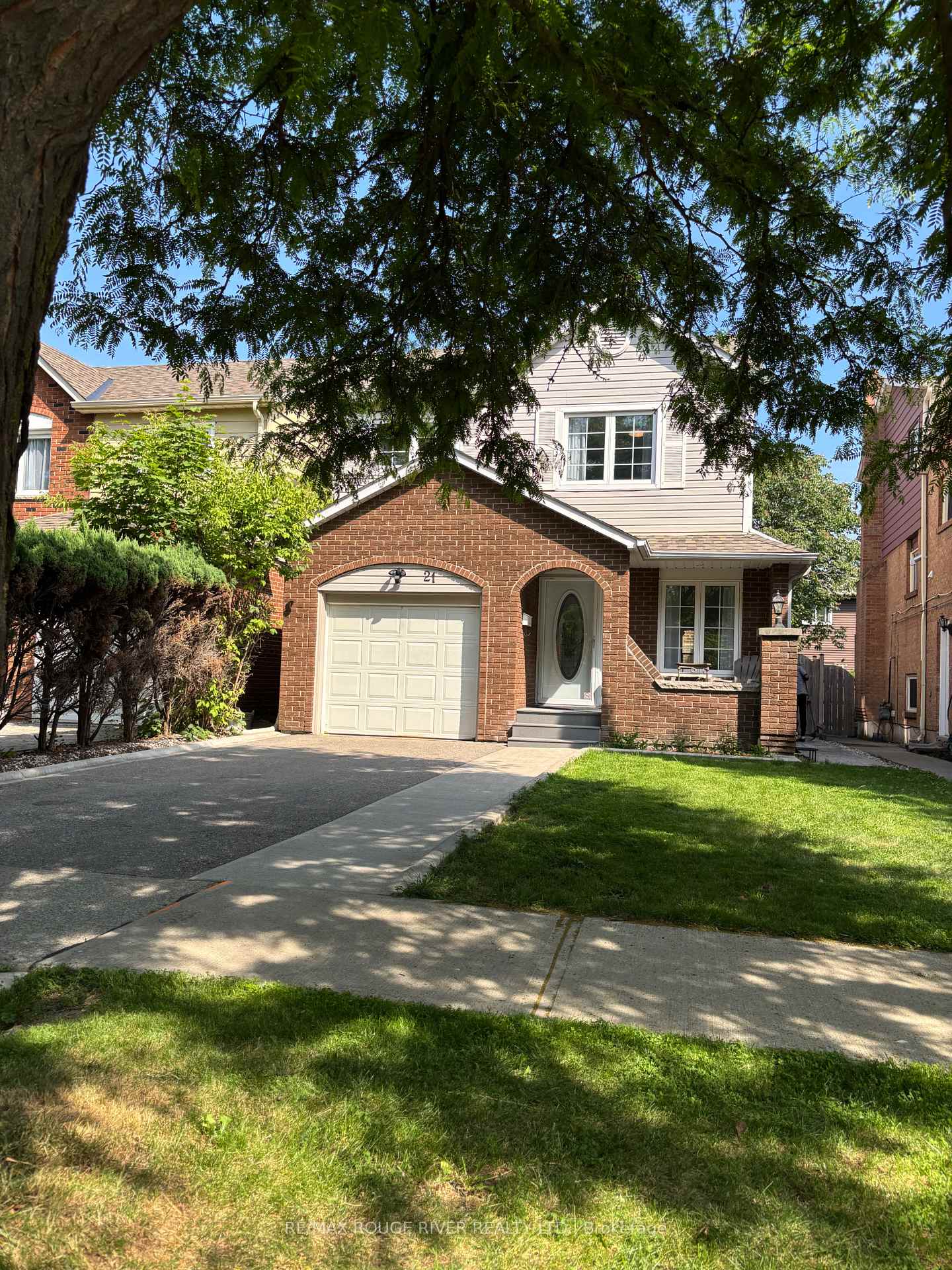 Photo 9 of 21 Slater Circle, Brampton, Brampton West — HOMEH