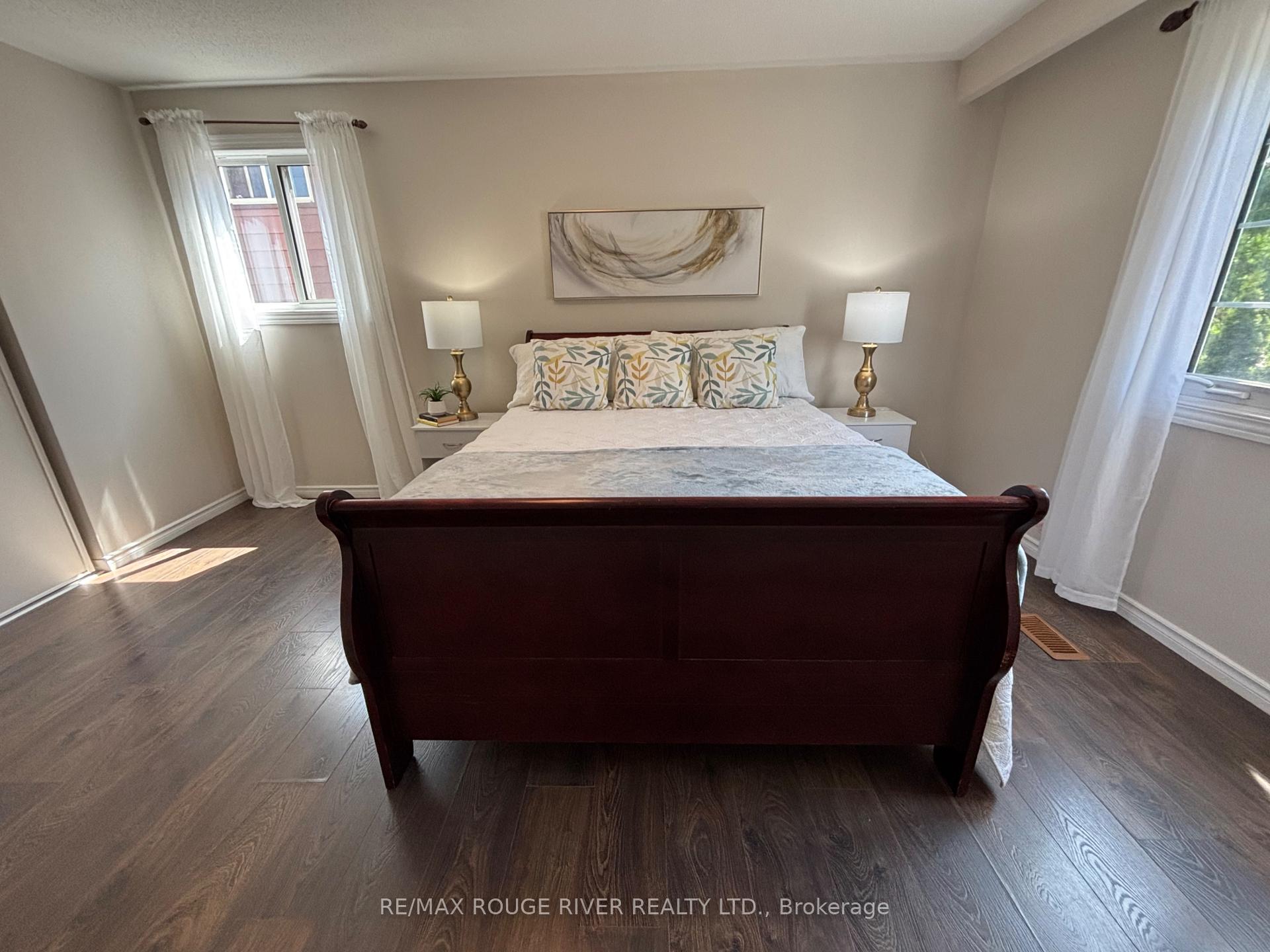 Photo 2 of 21 Slater Circle, Brampton, Brampton West — HOMEH