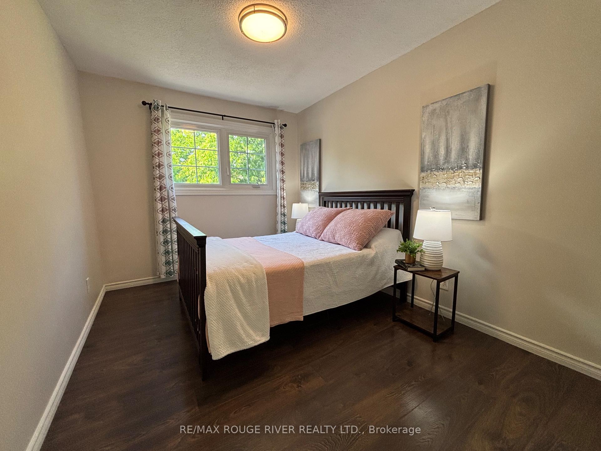 Photo 4 of 21 Slater Circle, Brampton, Brampton West — HOMEH