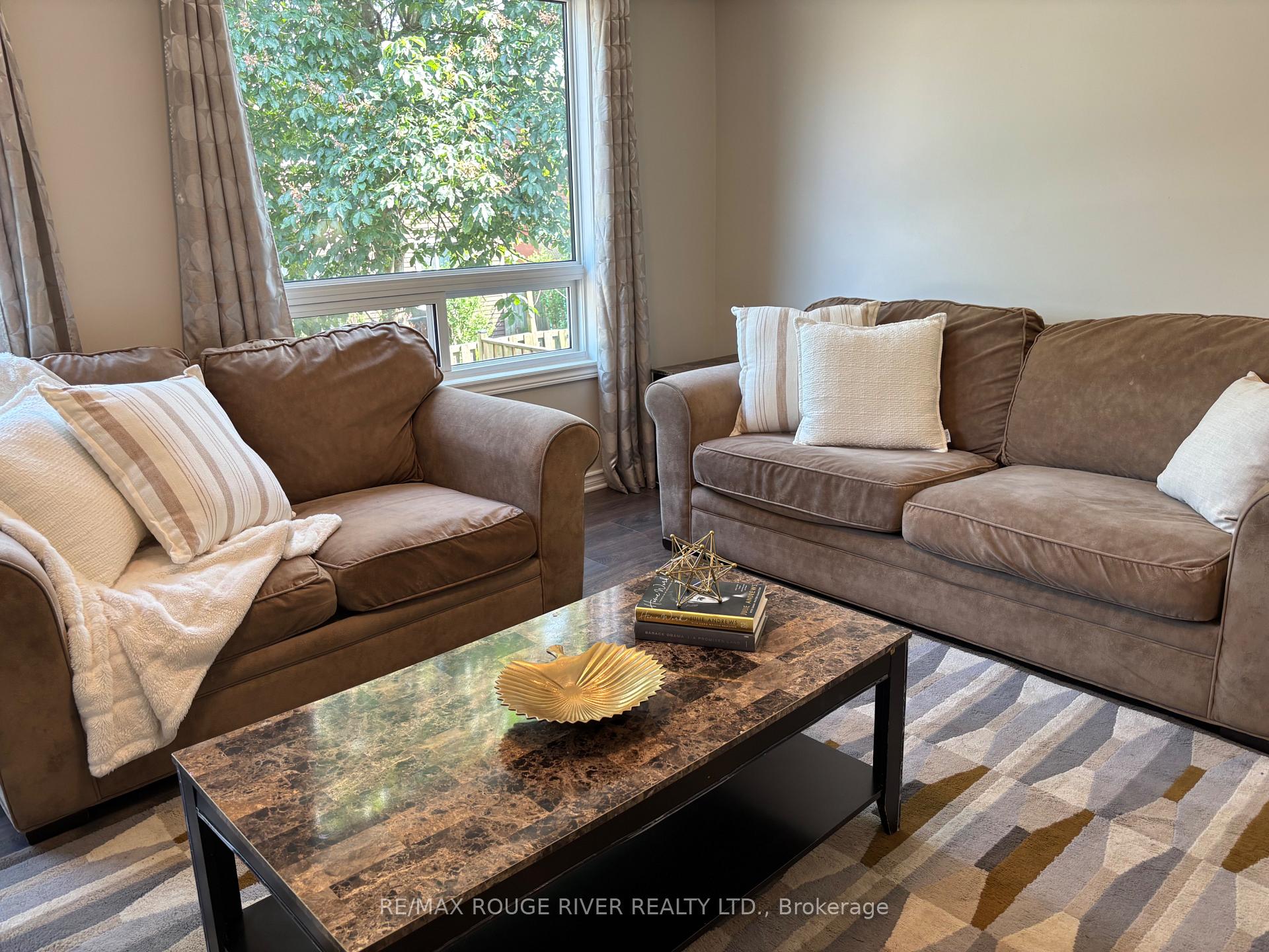 Photo 13 of 21 Slater Circle, Brampton, Brampton West — HOMEH