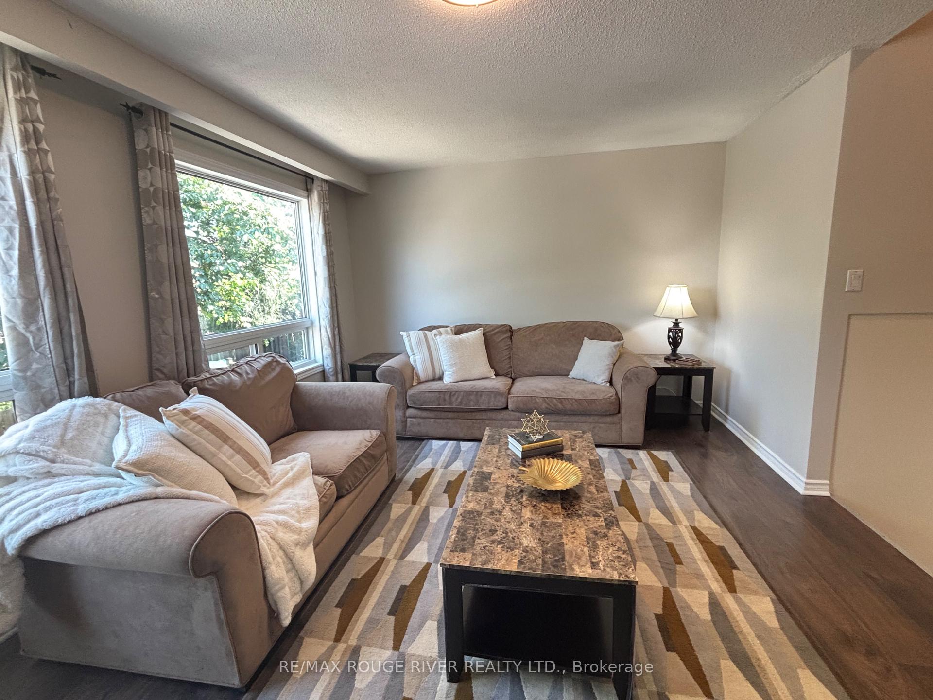 Photo 6 of 21 Slater Circle, Brampton, Brampton West — HOMEH